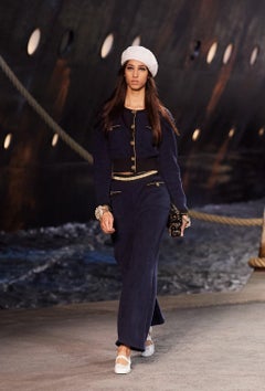 Chanel La PAUSA Cruise 2019 – Ikonisches, flauschiges Kleid in Marineblau, Größe 36 FR