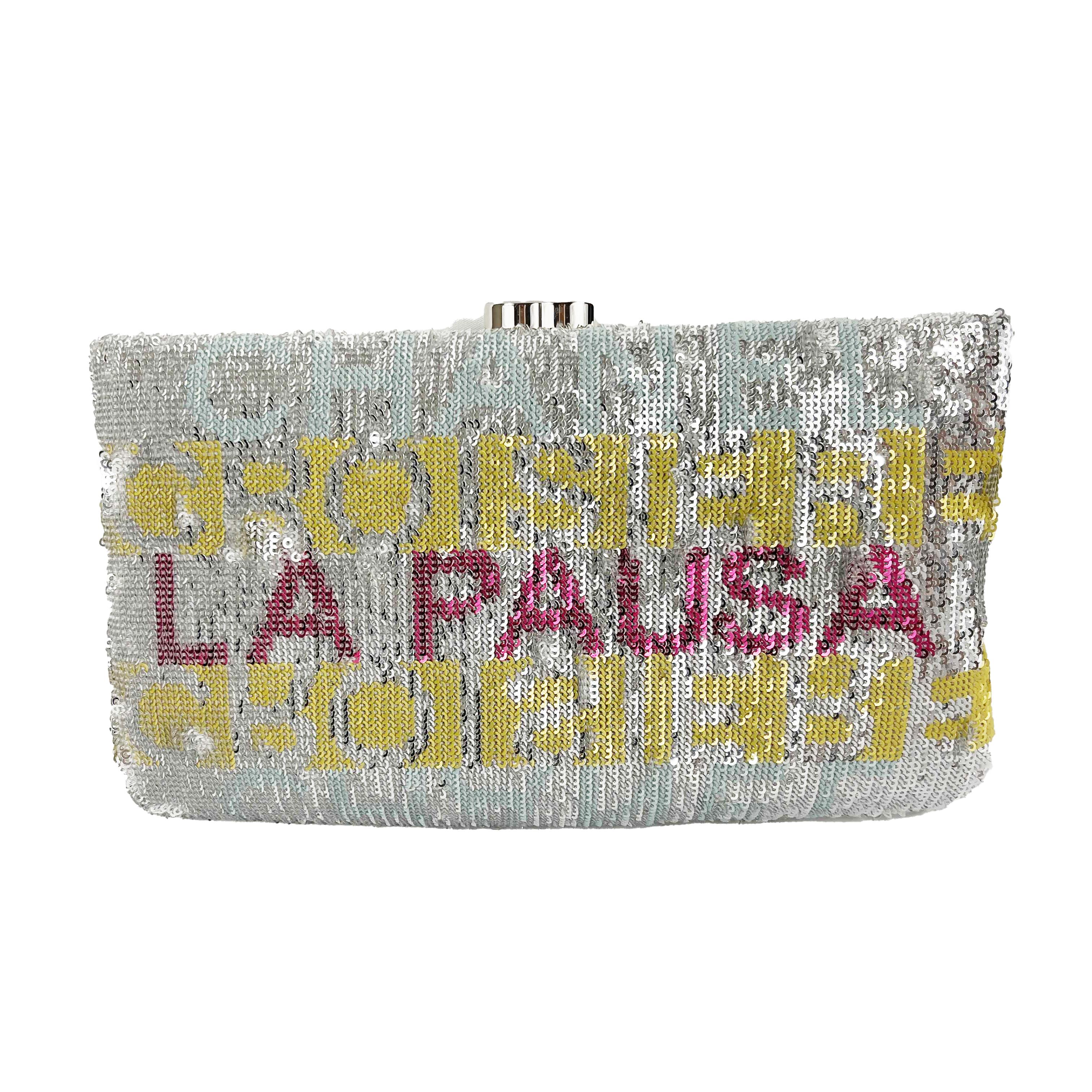 CHANEL - La Pausa Embroidered Satin Sequin Clutch Bag Silver Handbag

Description

Crafted of silver, yellow and pink sequins.
Silver Hardware
Details in silver metal, three compartments, one flat pocket.
The clutch opens to a white satin