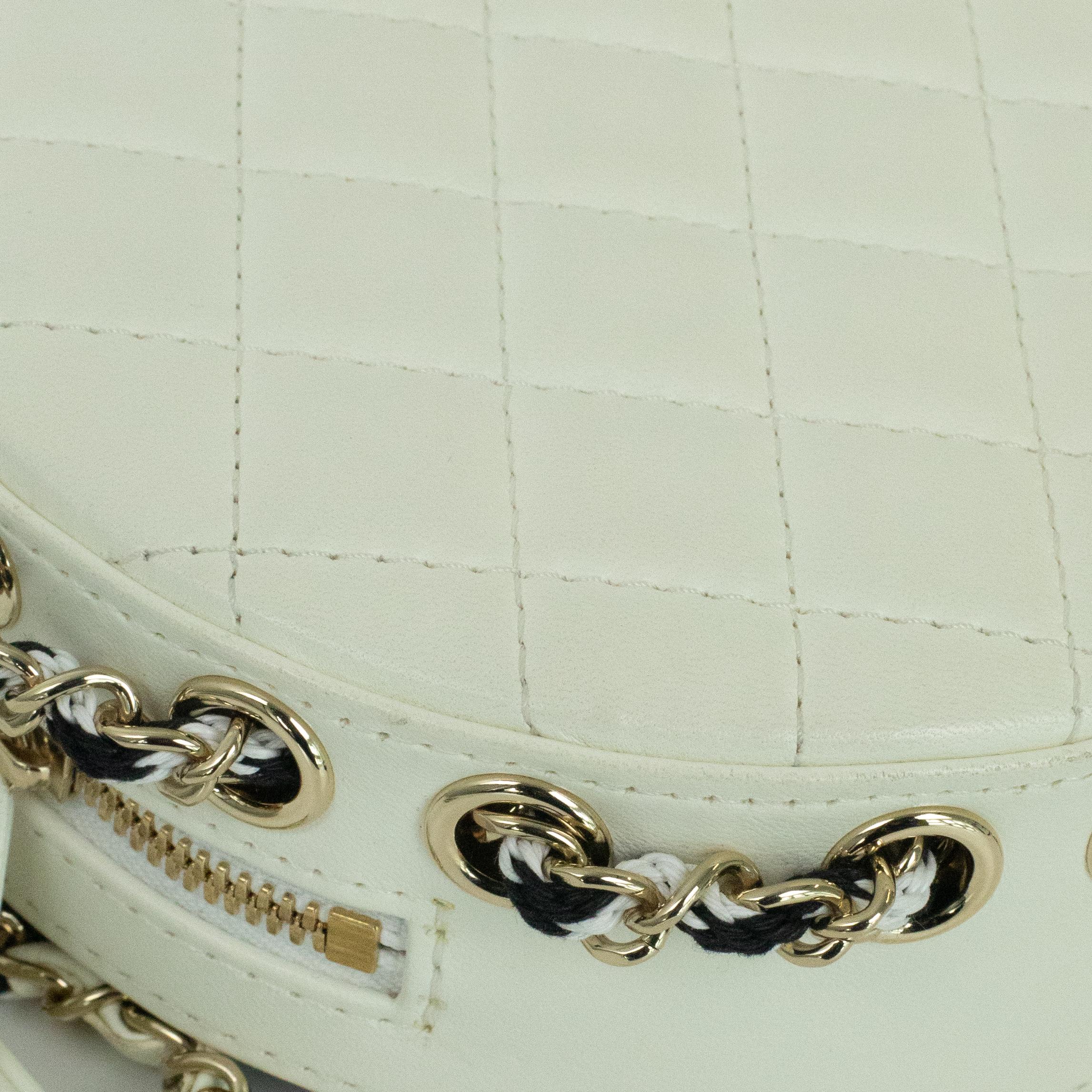 Chanel, La pausa in white leather 5