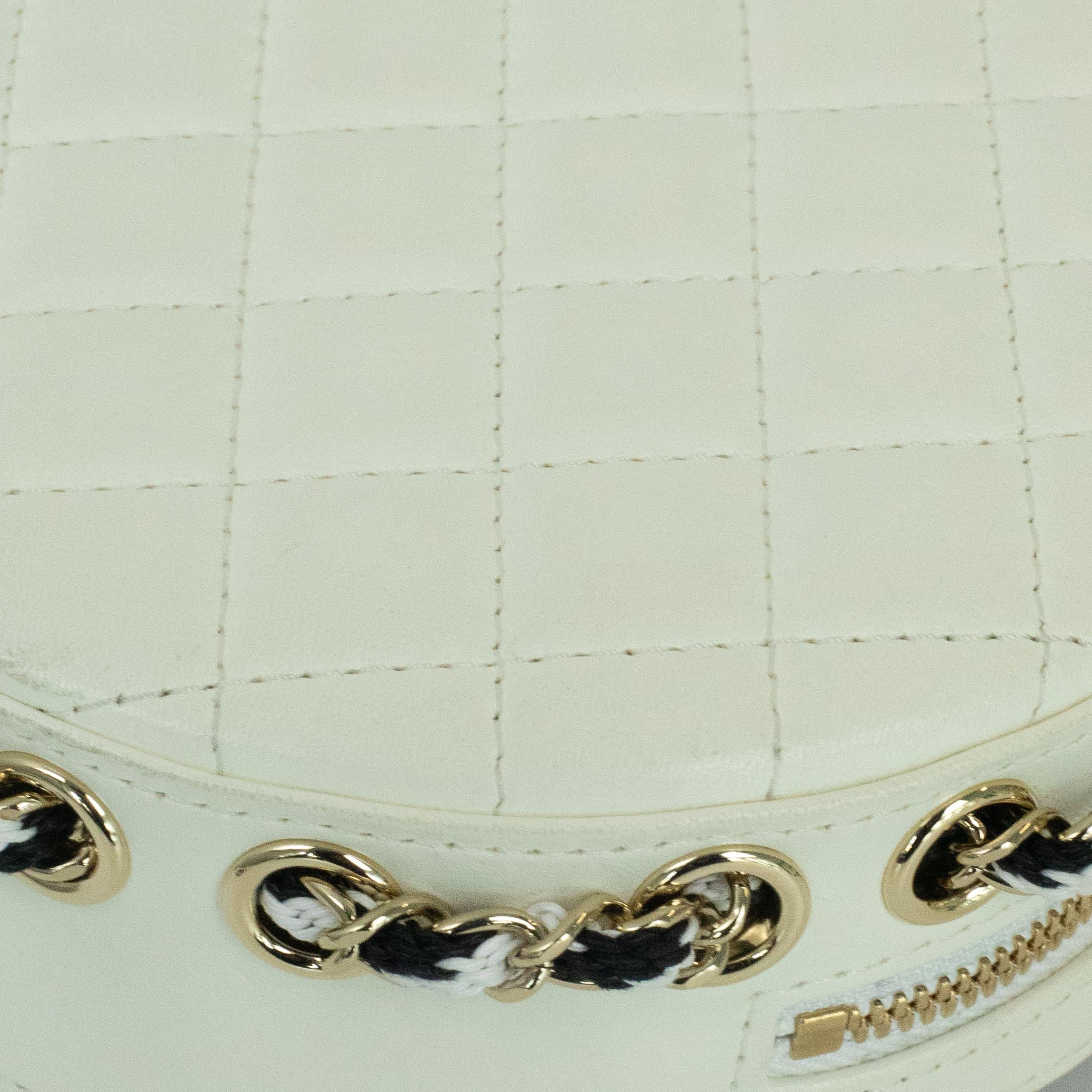 Chanel, La pausa in white leather 6