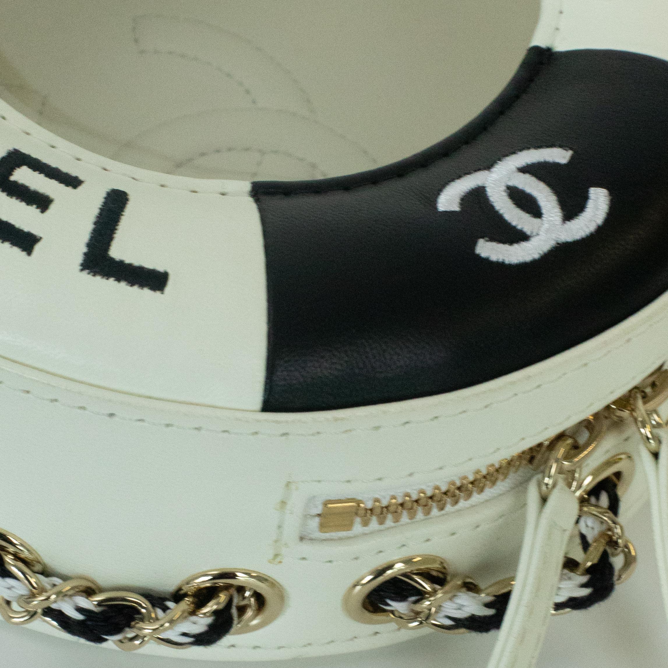 Chanel, La pausa in white leather 9