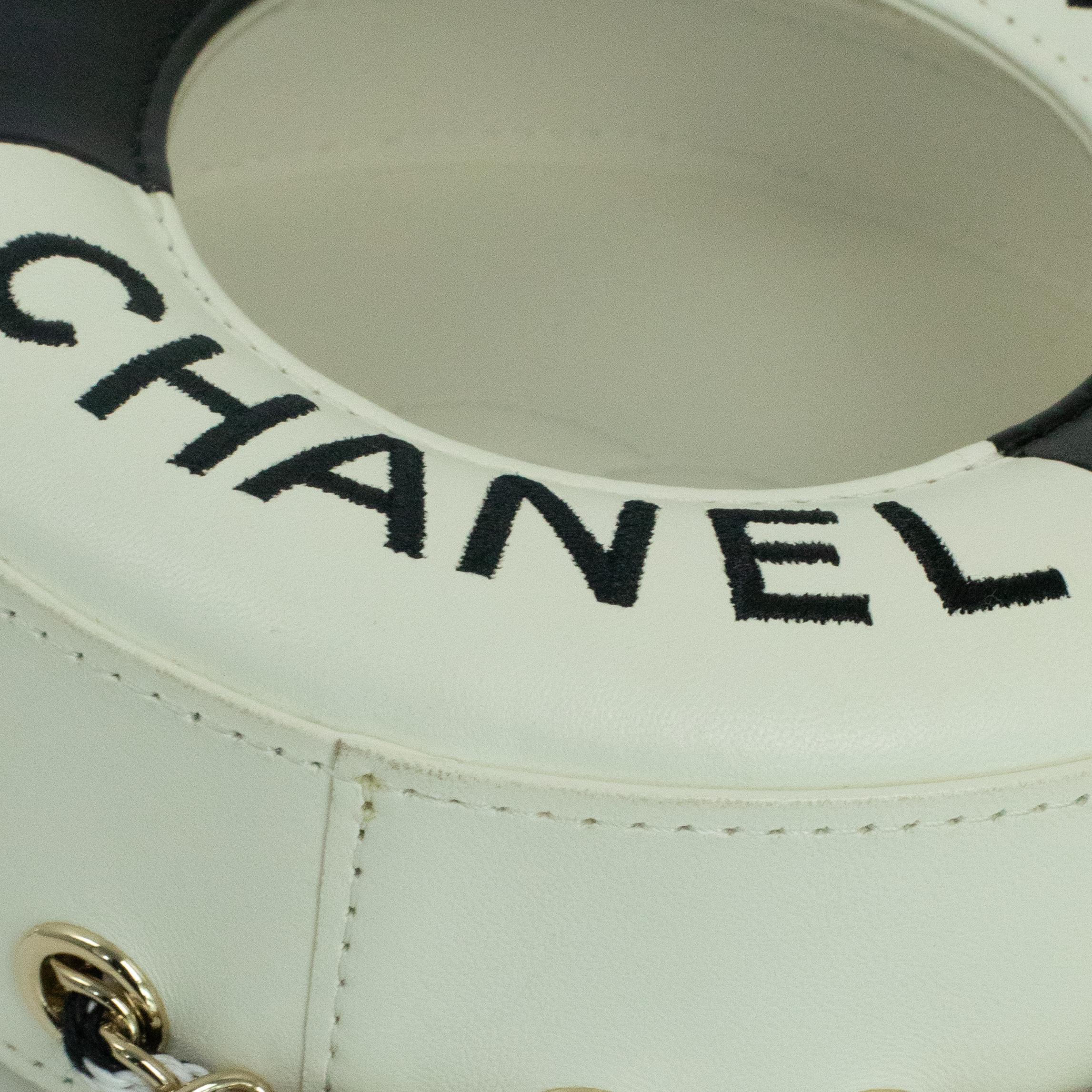Chanel, La pausa in white leather 10