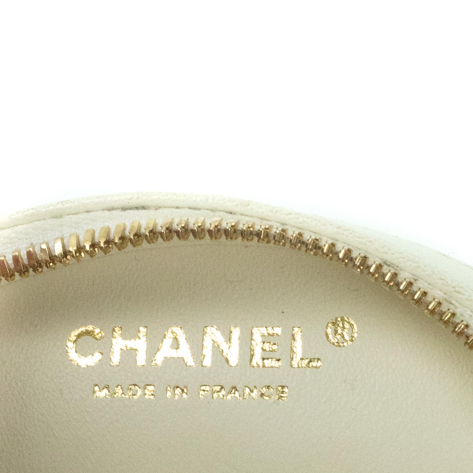 Chanel, La pausa in white leather 1