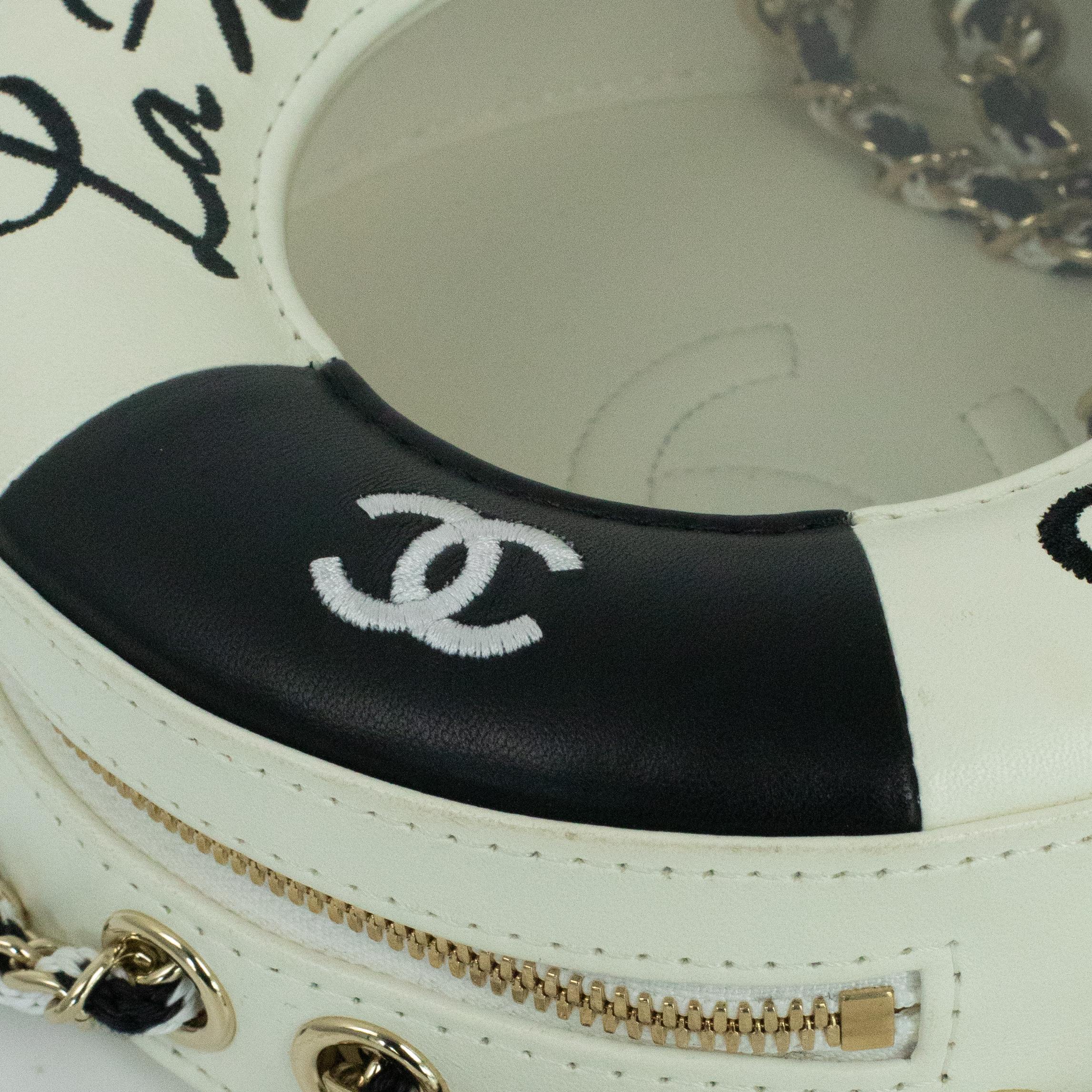 Chanel, La pausa in white leather 3