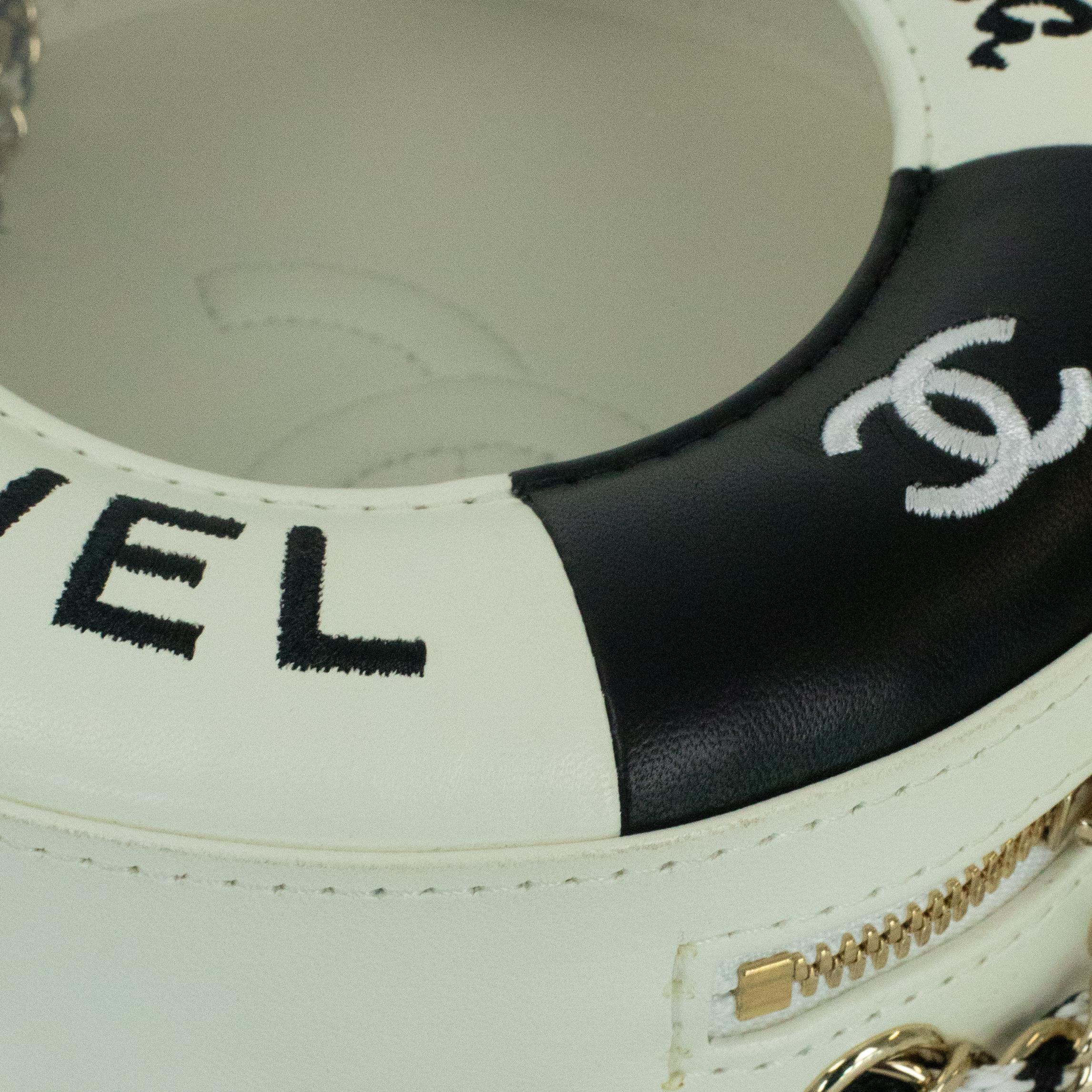 Chanel, La pausa in white leather 4