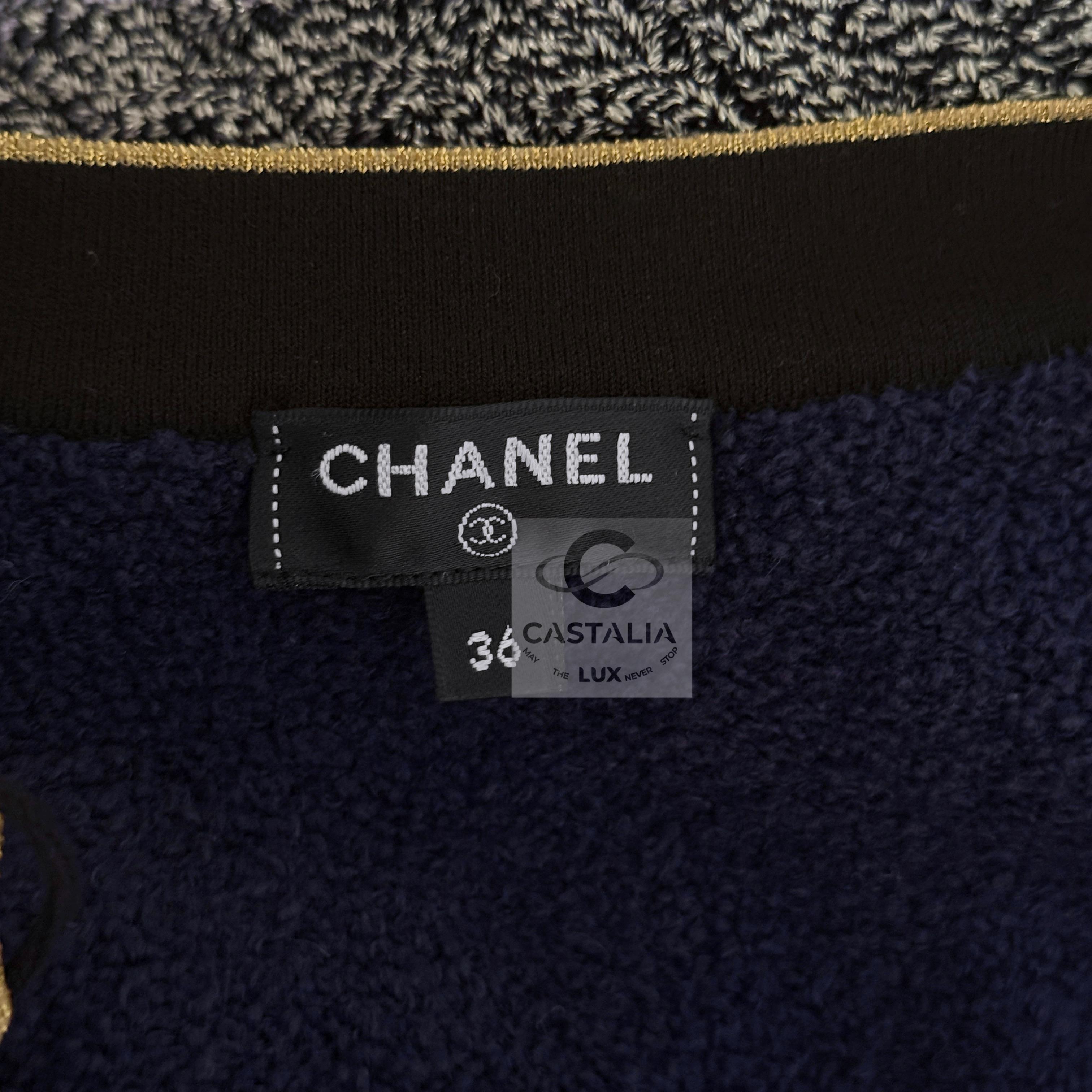 CHANEL La Pausa Luminarias Estilo Vestido Icónico Azul Marino 36 FR en venta 12