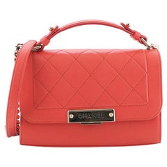 Chanel Label Click Flap Tasche aus gestepptem Kalbsleder