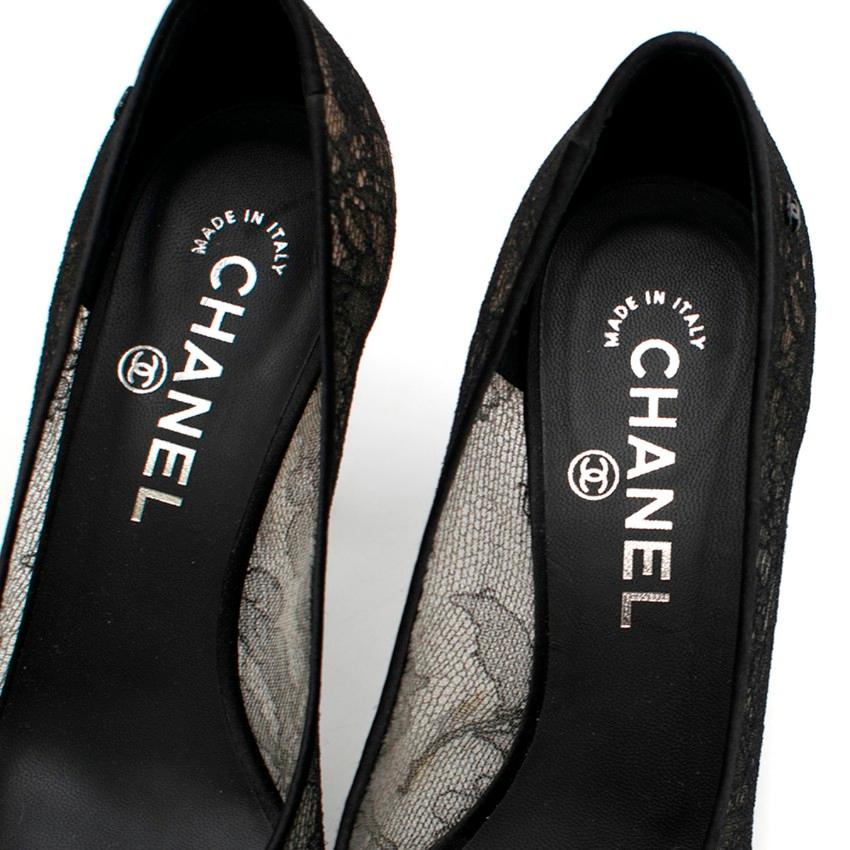 Chanel Lace And Satin Cap Toe Pumps 36.5 In Excellent Condition For Sale In London, GB