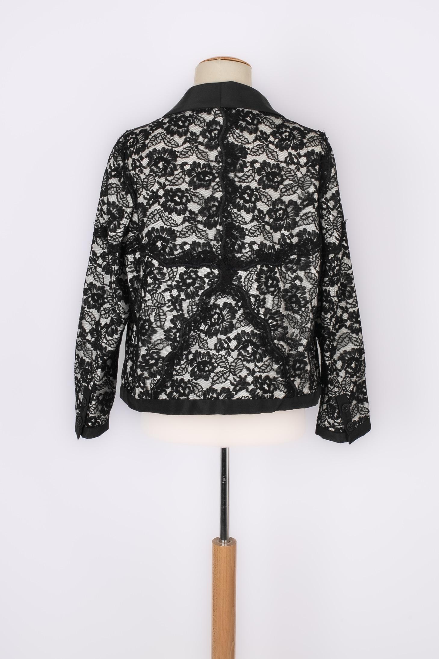 Chanel lace jacket In Excellent Condition For Sale In SAINT-OUEN-SUR-SEINE, FR