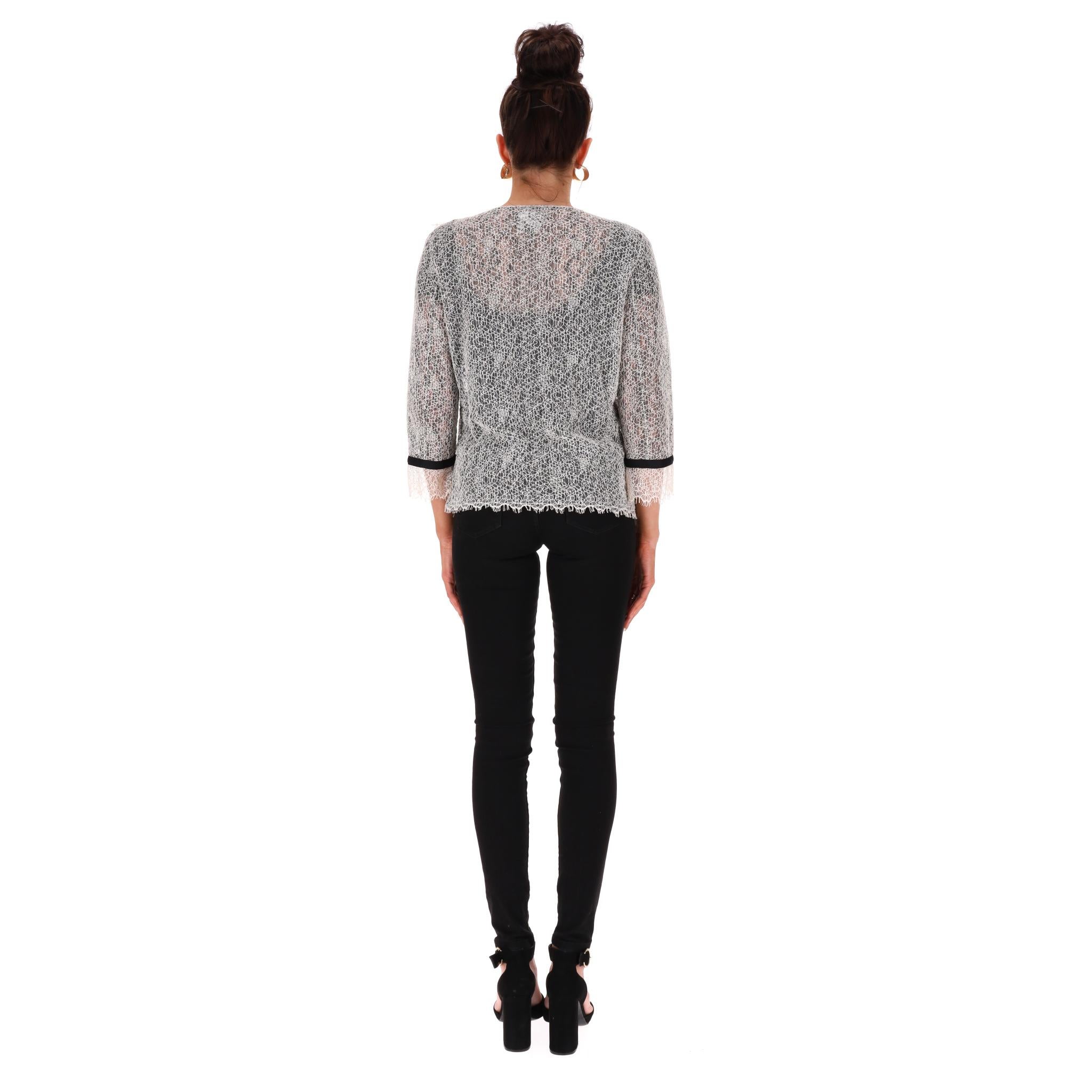 Top/Cardigan en dentelle de Chanel Excellent état - En vente à London, GB