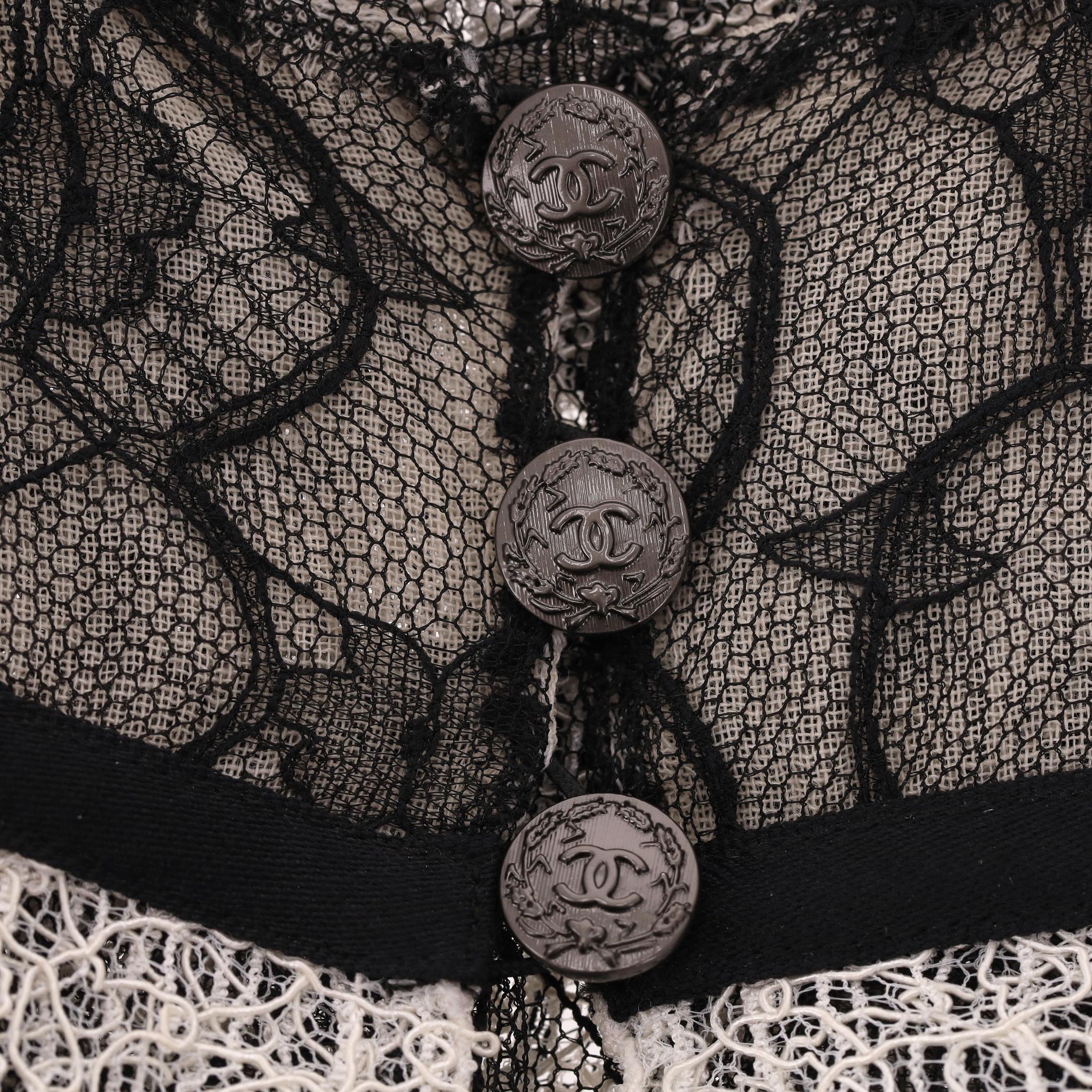 Top/Cardigan en dentelle de Chanel Pour femmes en vente