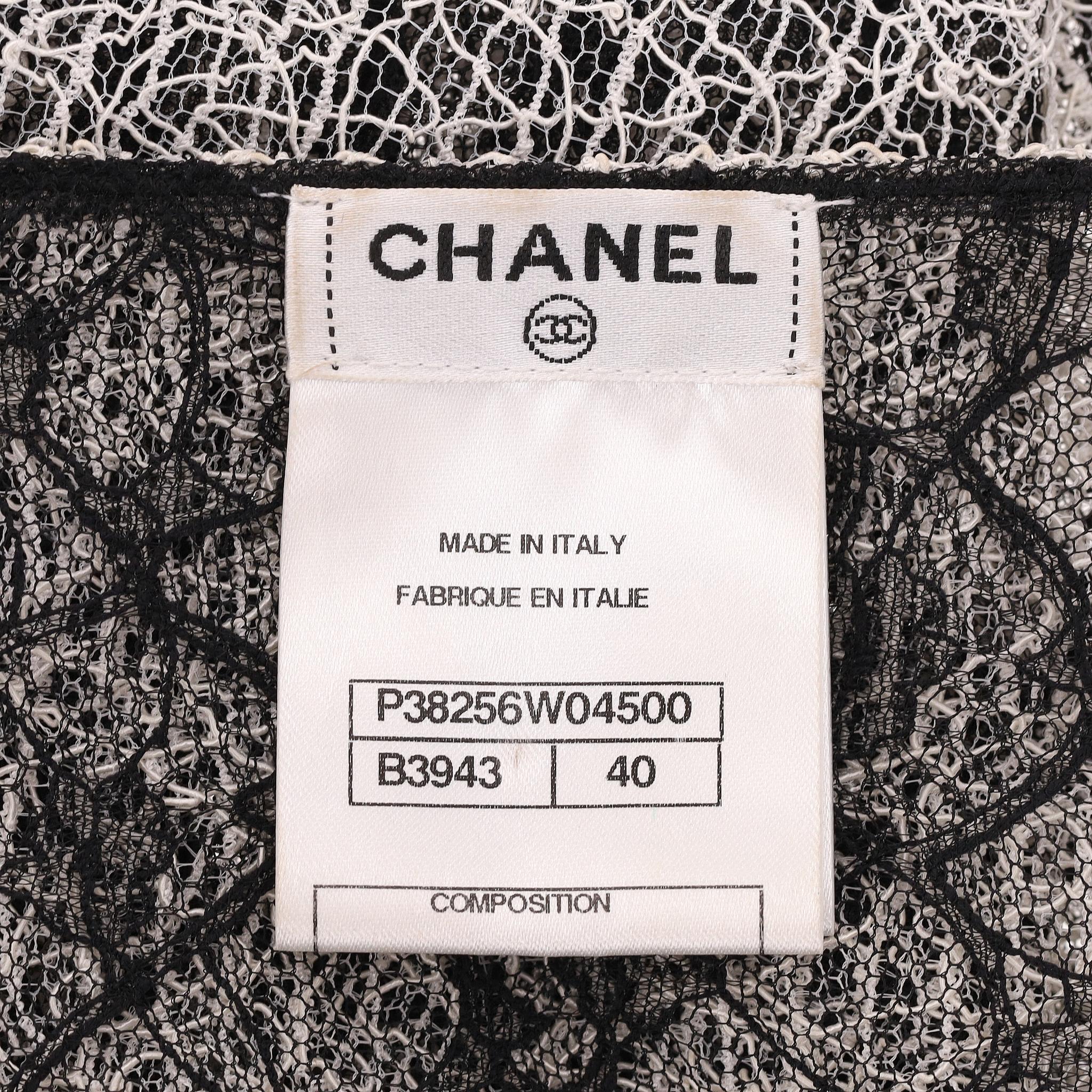 Top/Cardigan en dentelle de Chanel en vente 2