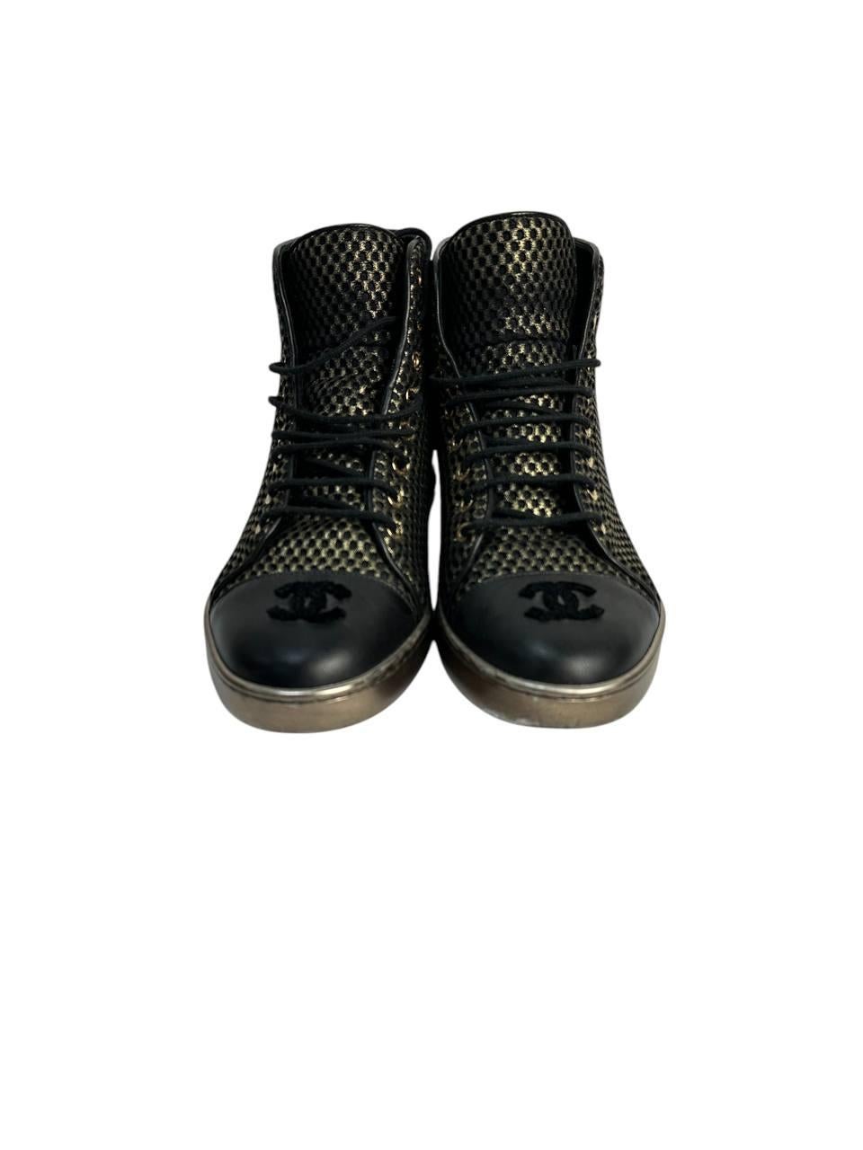Chanel Lace -Up Glossy High-Top Sneakers Sz.37, 5 Negro en venta