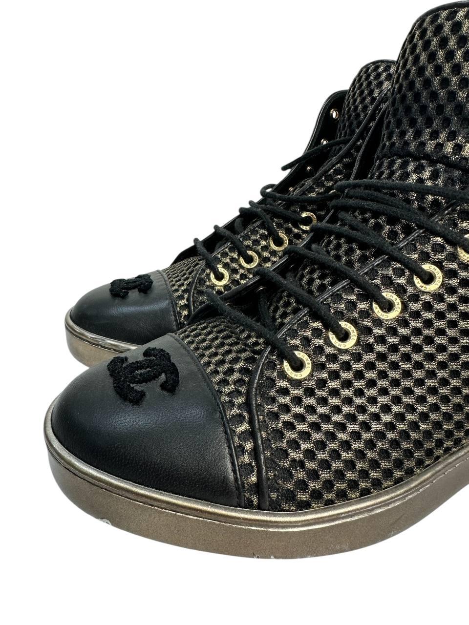 Chanel Lace -Up Glossy High-Top Sneakers Sz.37, 5 en Bueno estado para la venta en Krakow, PL