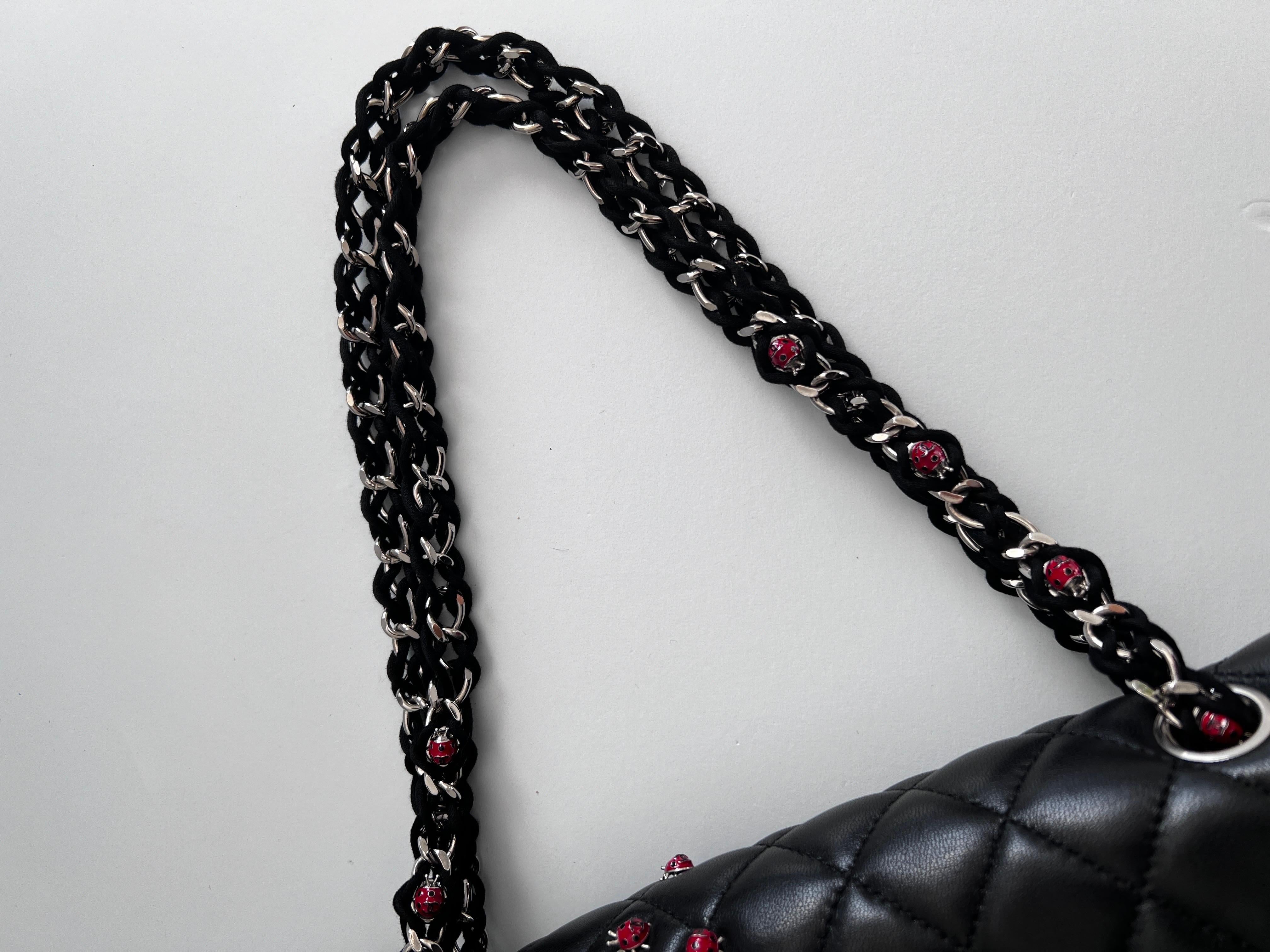 Sac à rabat moyen Ladybug de Chanel 10