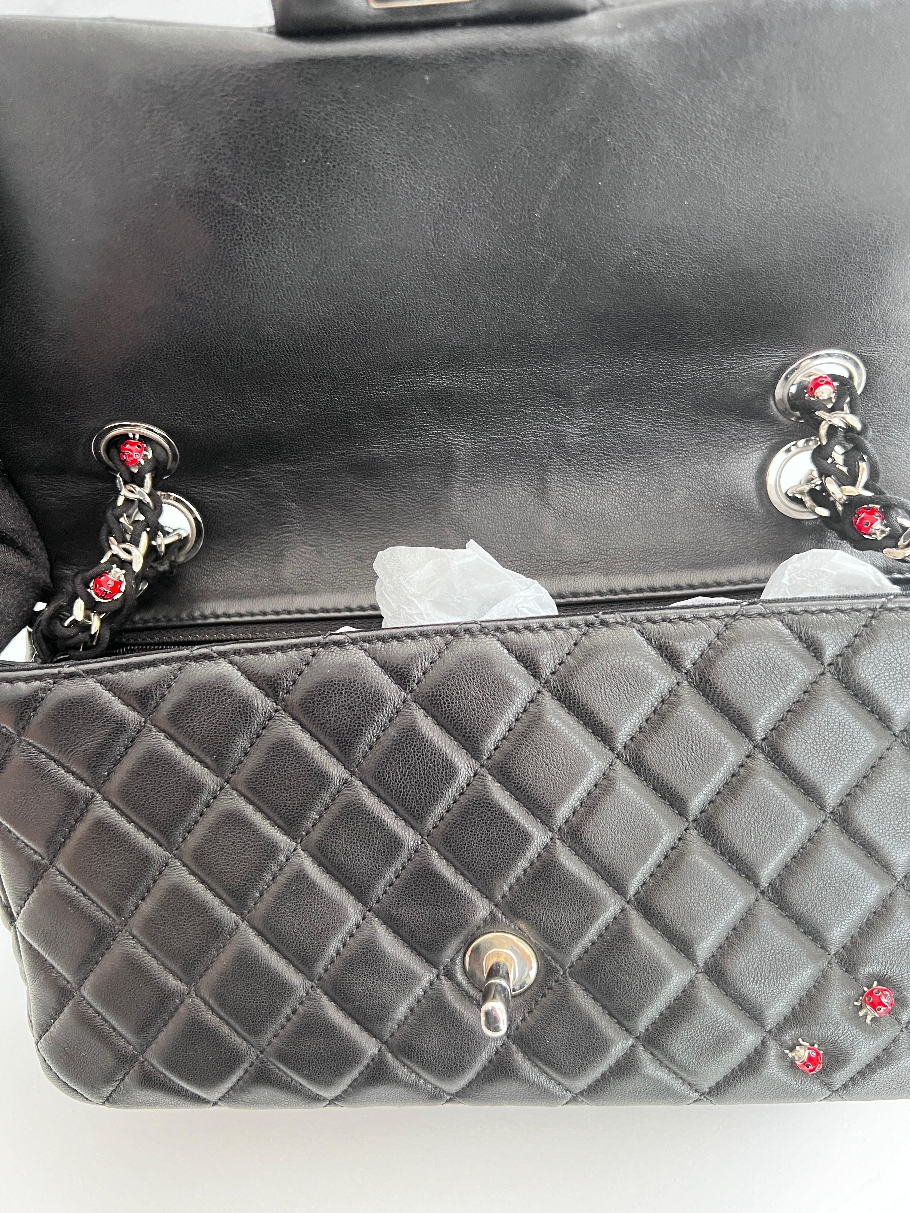 Sac à rabat moyen Ladybug de Chanel 5