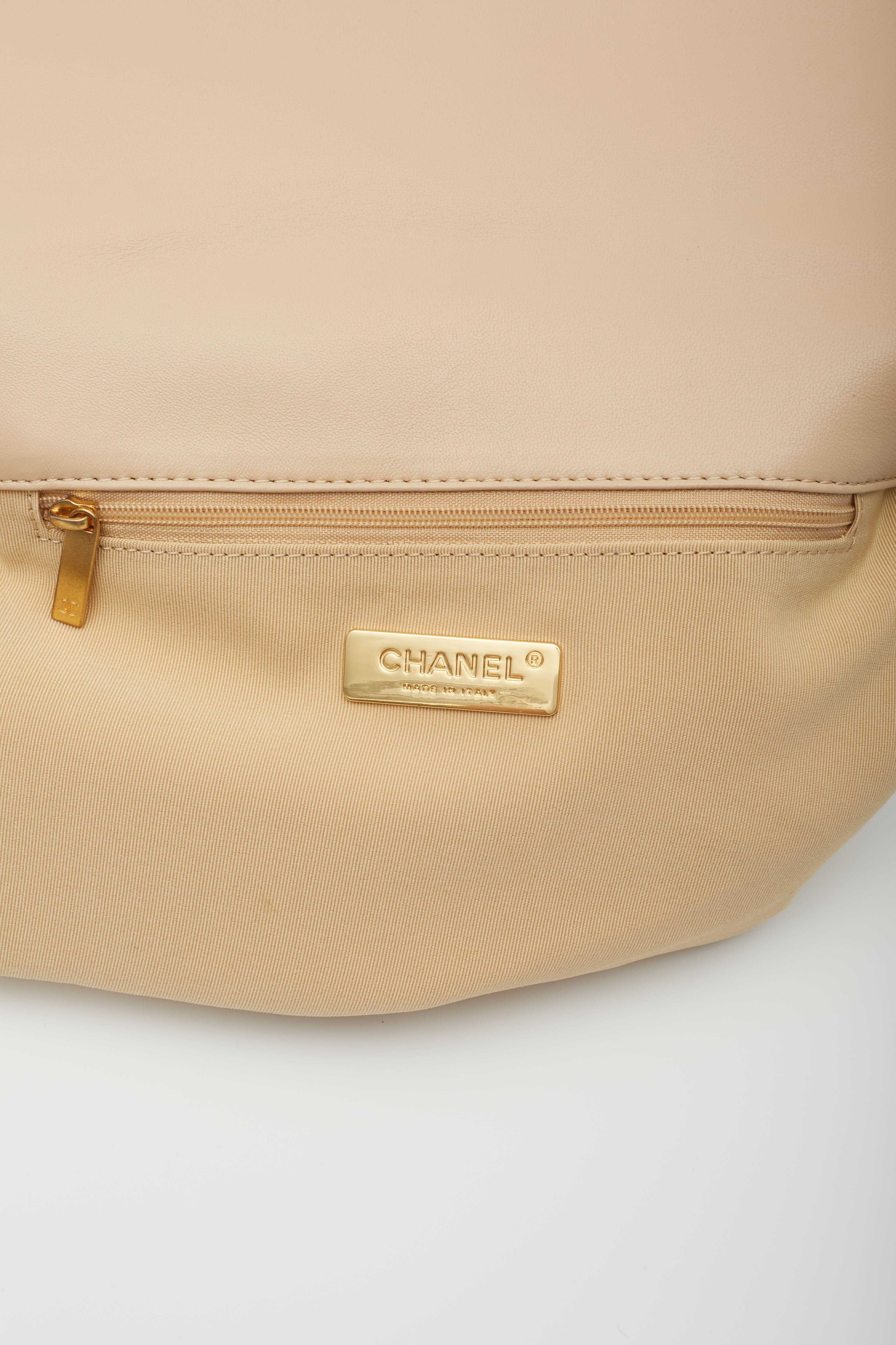 Chanel Lambskin Beige Chanel 19 Flap Bag Medium For Sale 6