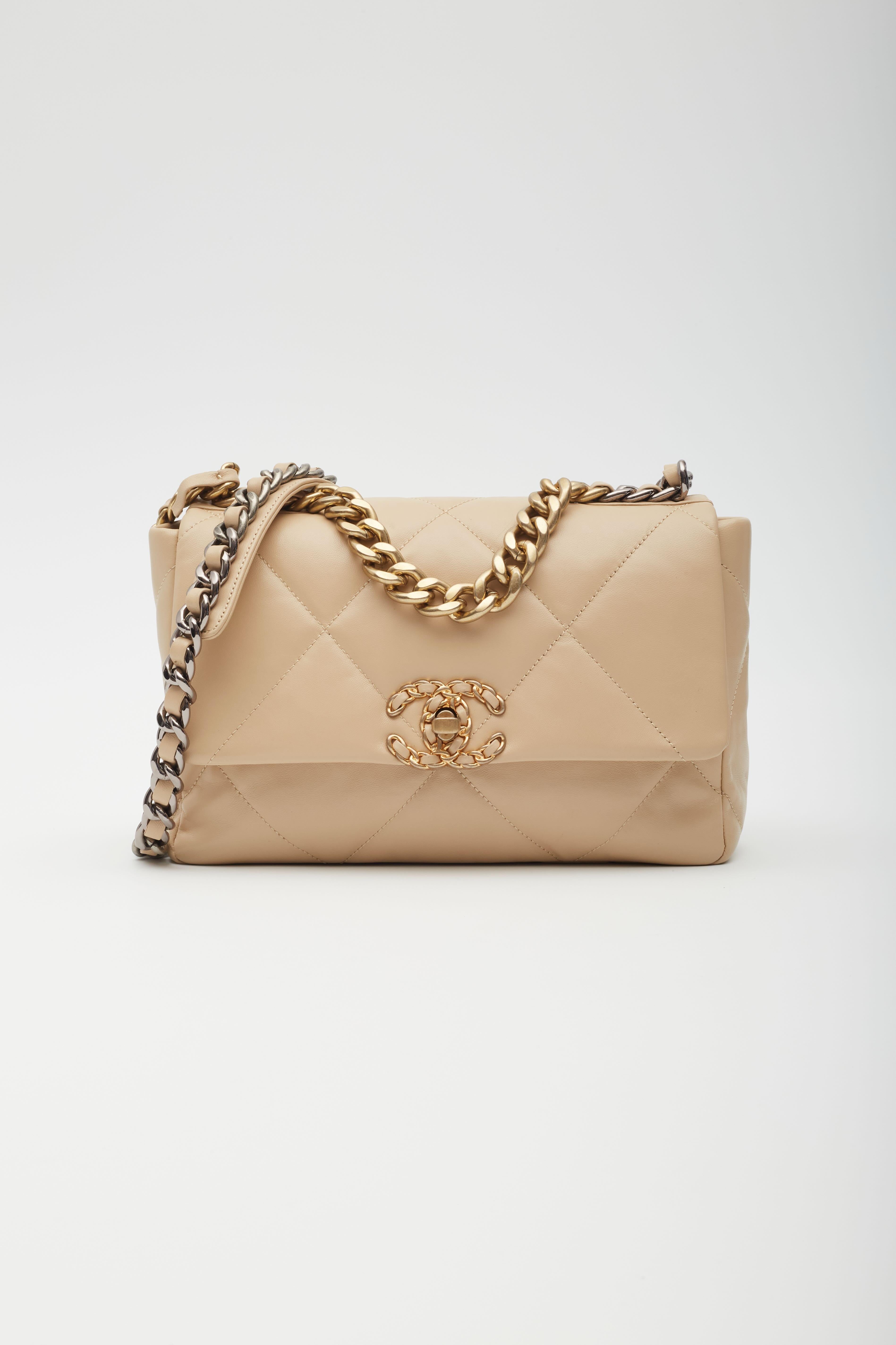 Chanel Lambskin Beige Chanel 19 Flap Bag Medium In Excellent Condition For Sale In Montreal, Quebec