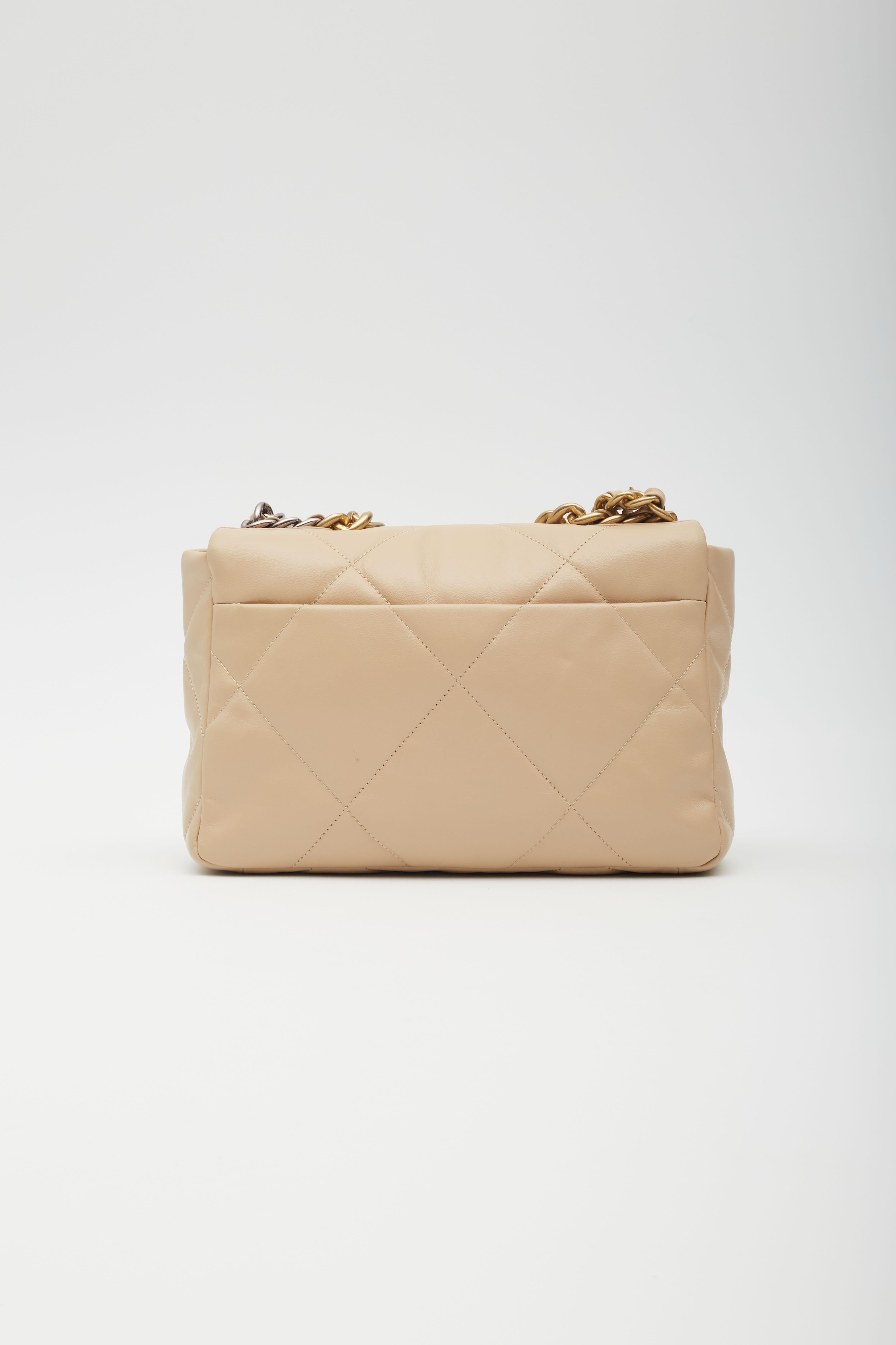 Women's Chanel Lambskin Beige Chanel 19 Flap Bag Medium For Sale