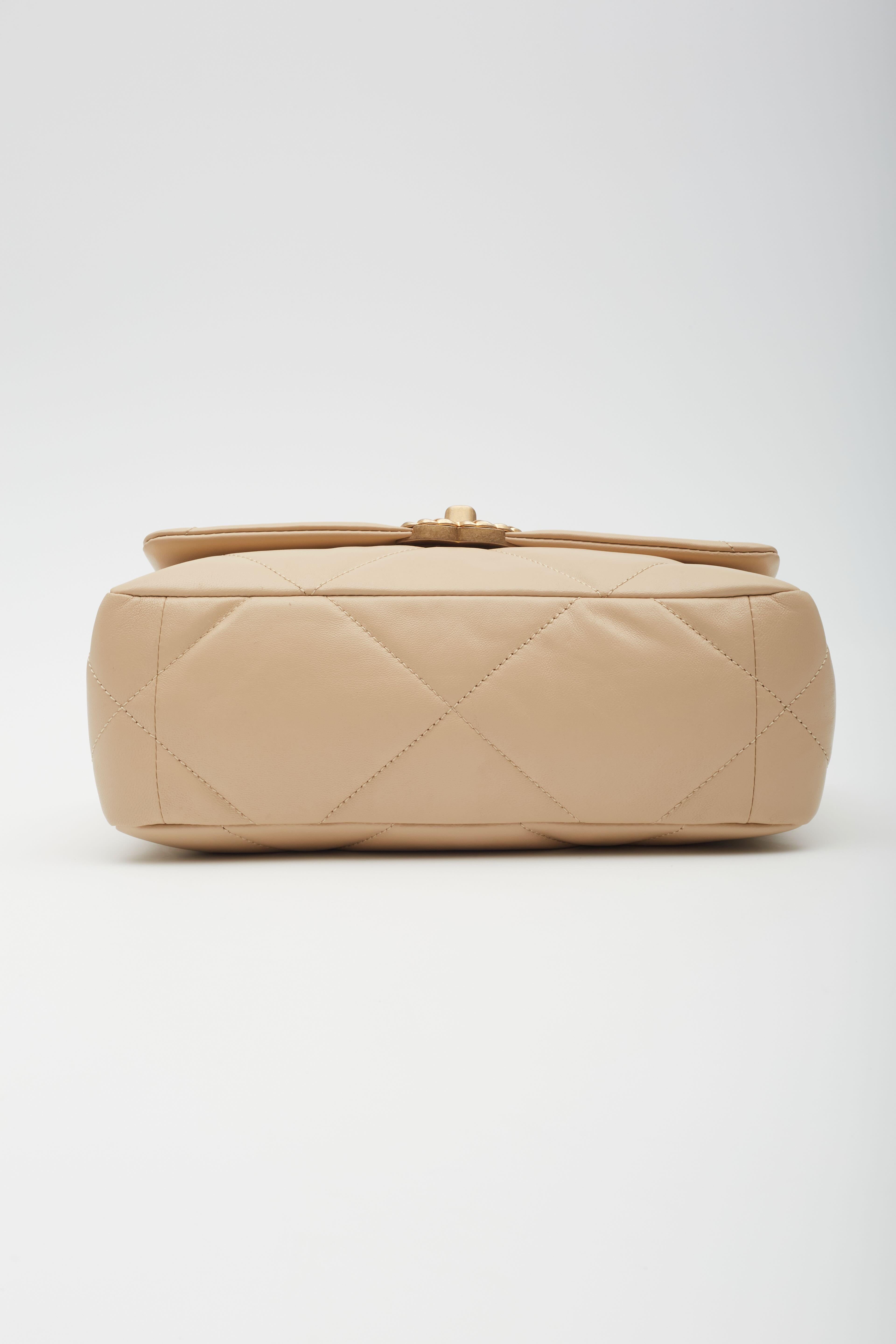 Chanel Lambskin Beige Chanel 19 Flap Bag Medium For Sale 3