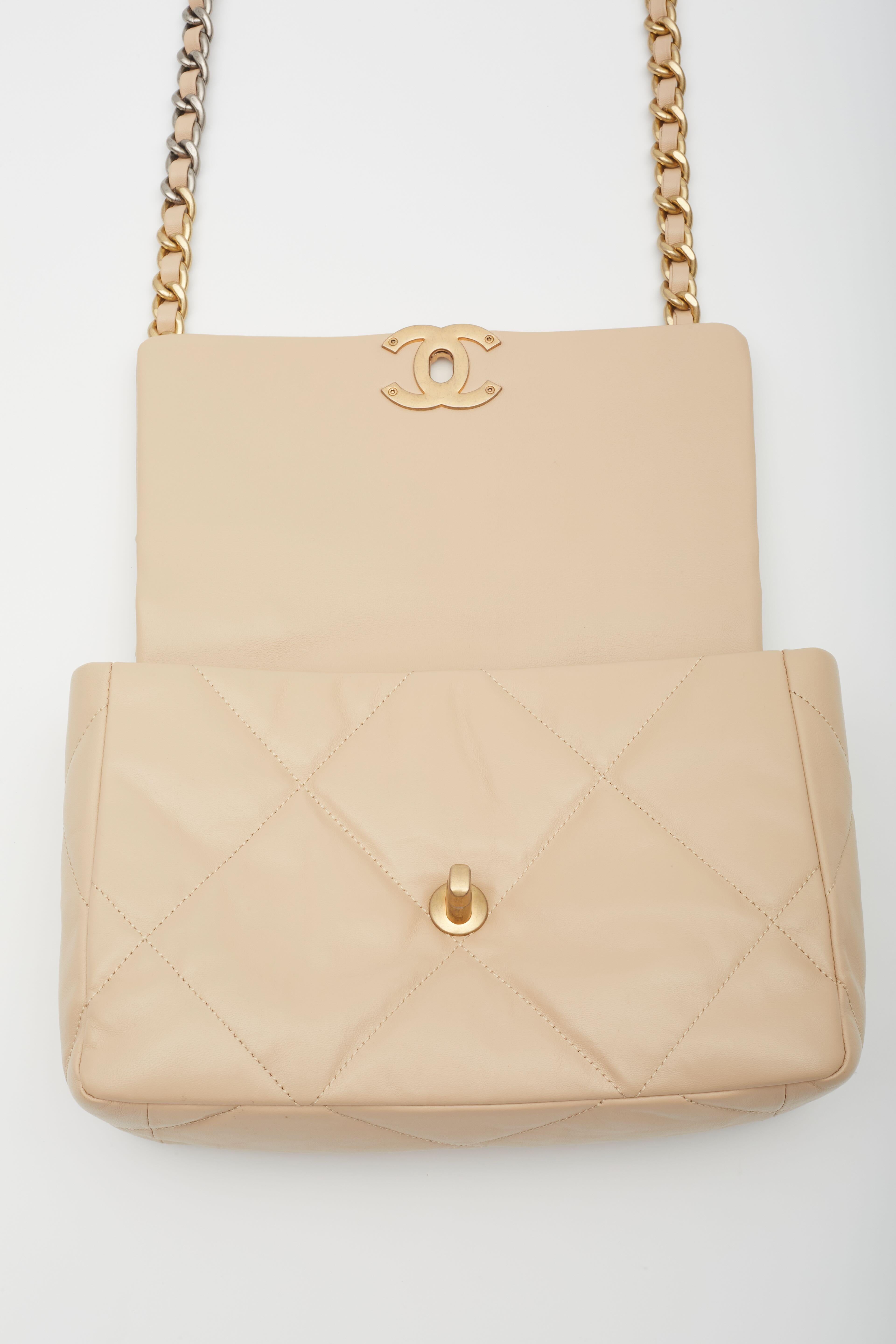 Chanel Lambskin Beige Chanel 19 Flap Bag Medium For Sale 4