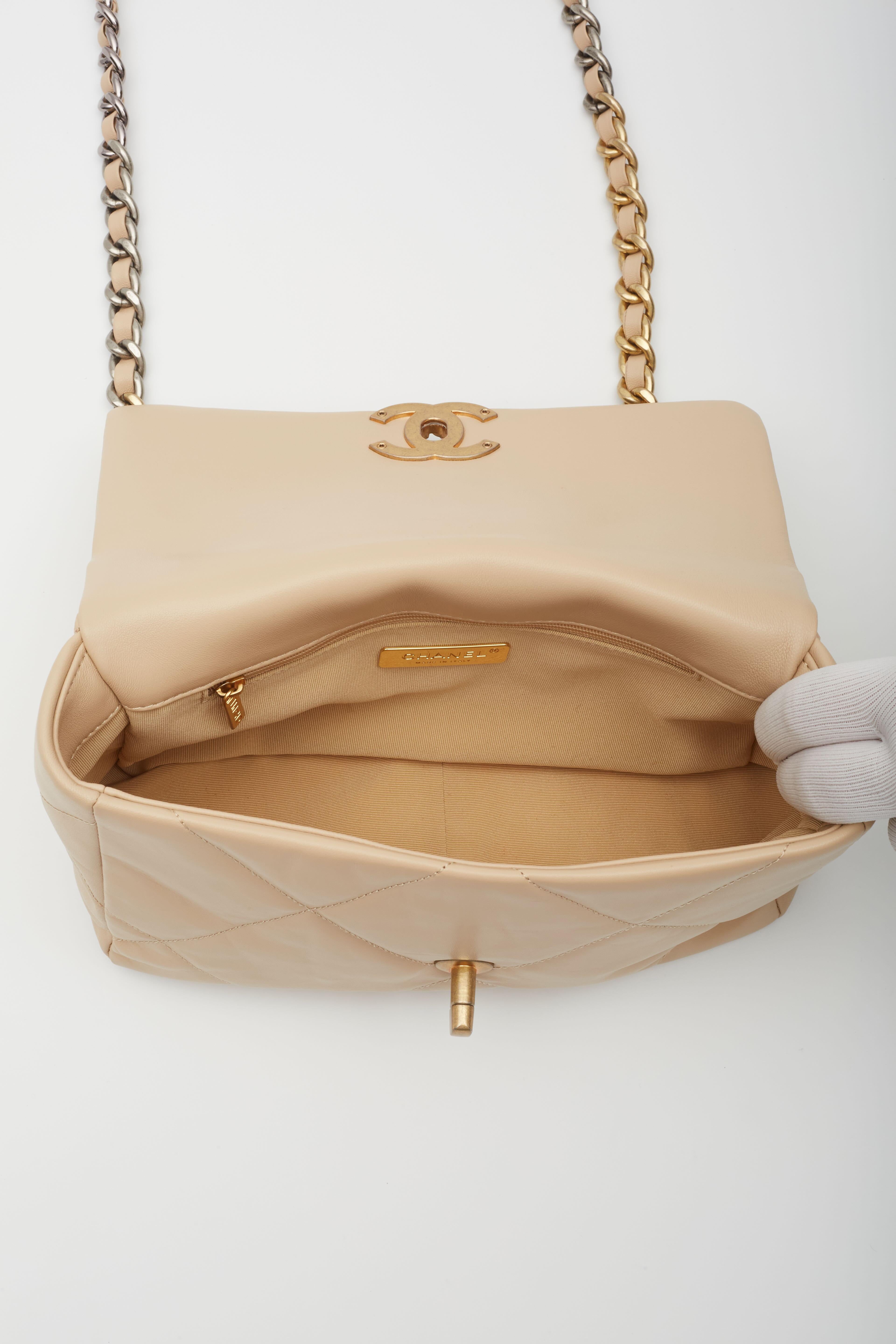 Chanel Lambskin Beige Chanel 19 Flap Bag Medium For Sale 5