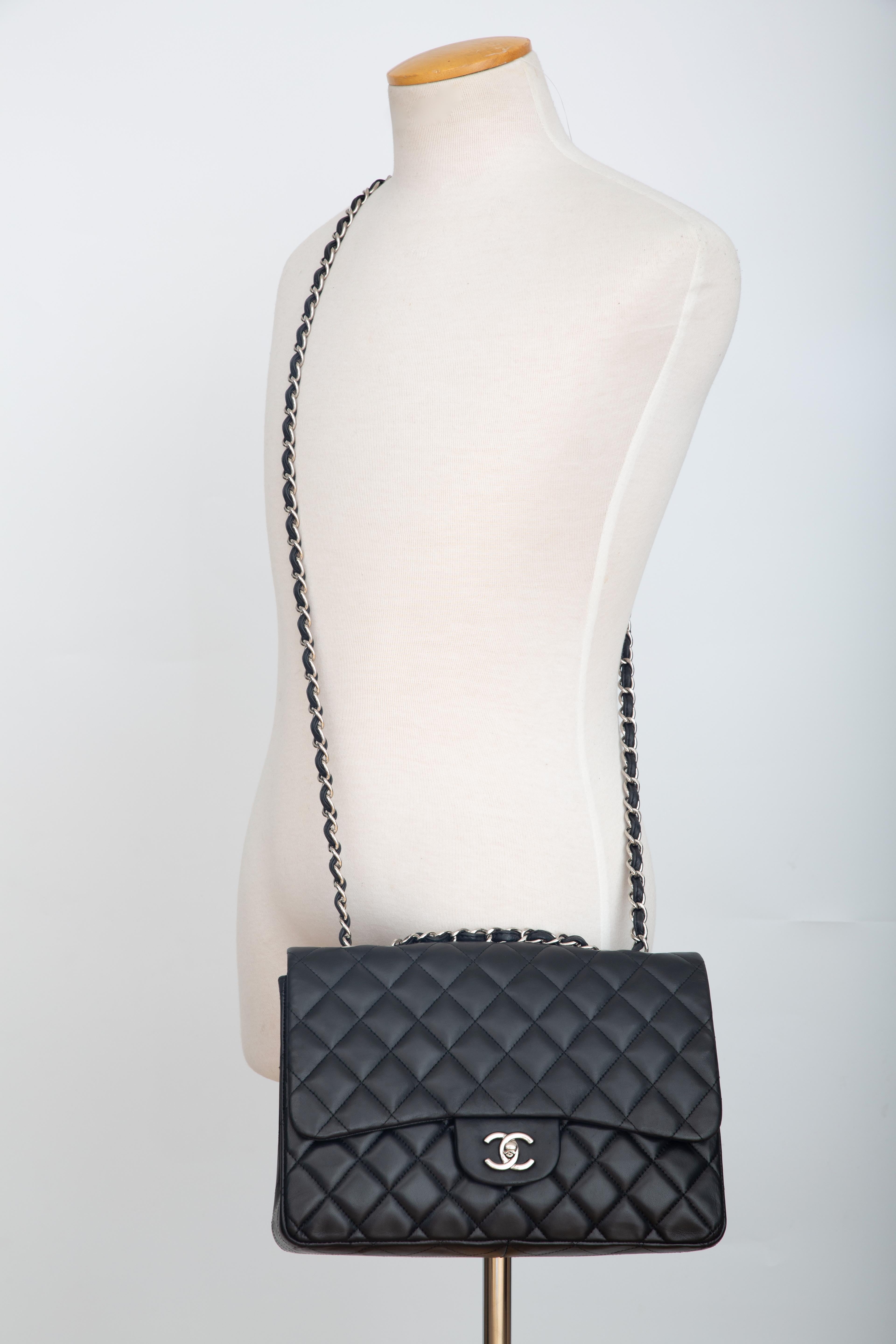 Chanel Lambskin Black Quilted Jumbo Single Flap (Circa 2009) For Sale 3