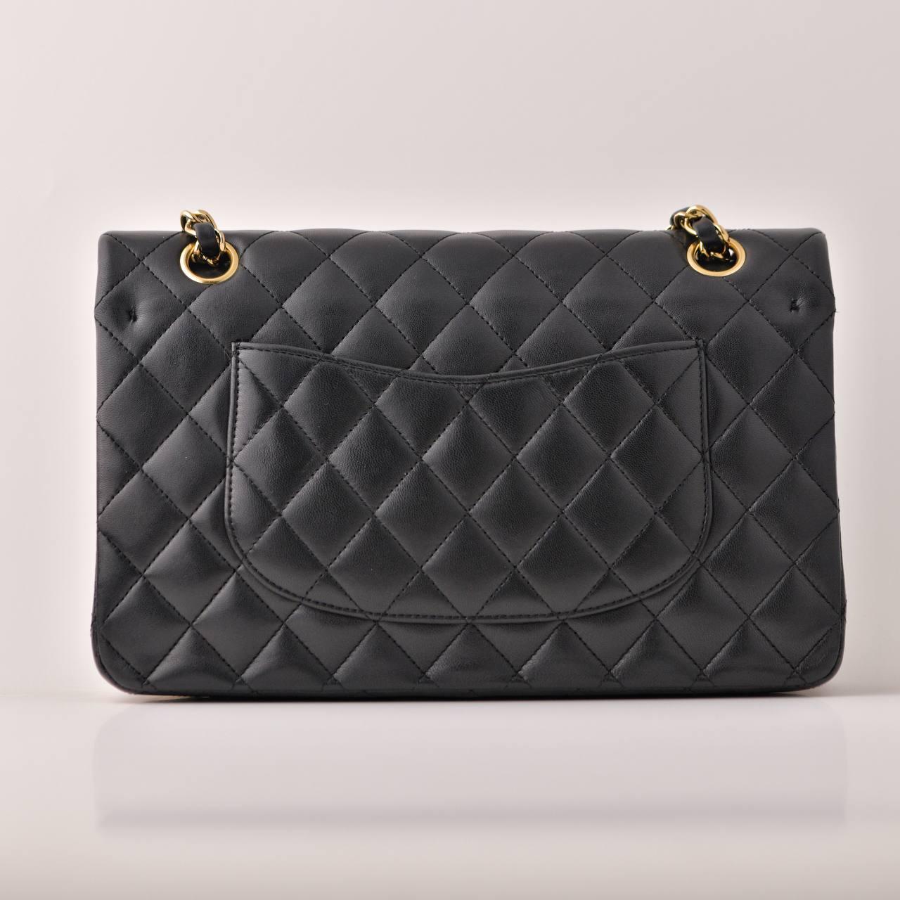 Women's Chanel Lambskin Black Quilted Medium Classic Double Flap Bag For Sale