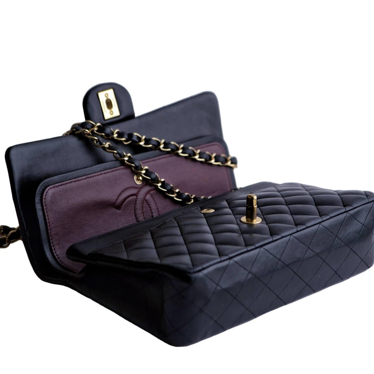 Borsa Chanel in pelle di agnello nera trapuntata media classica con doppia patta in vendita 3