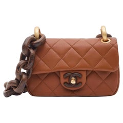 Chanel - Mini sac à rabat en cuir d'agneau et bois de wengé Brown