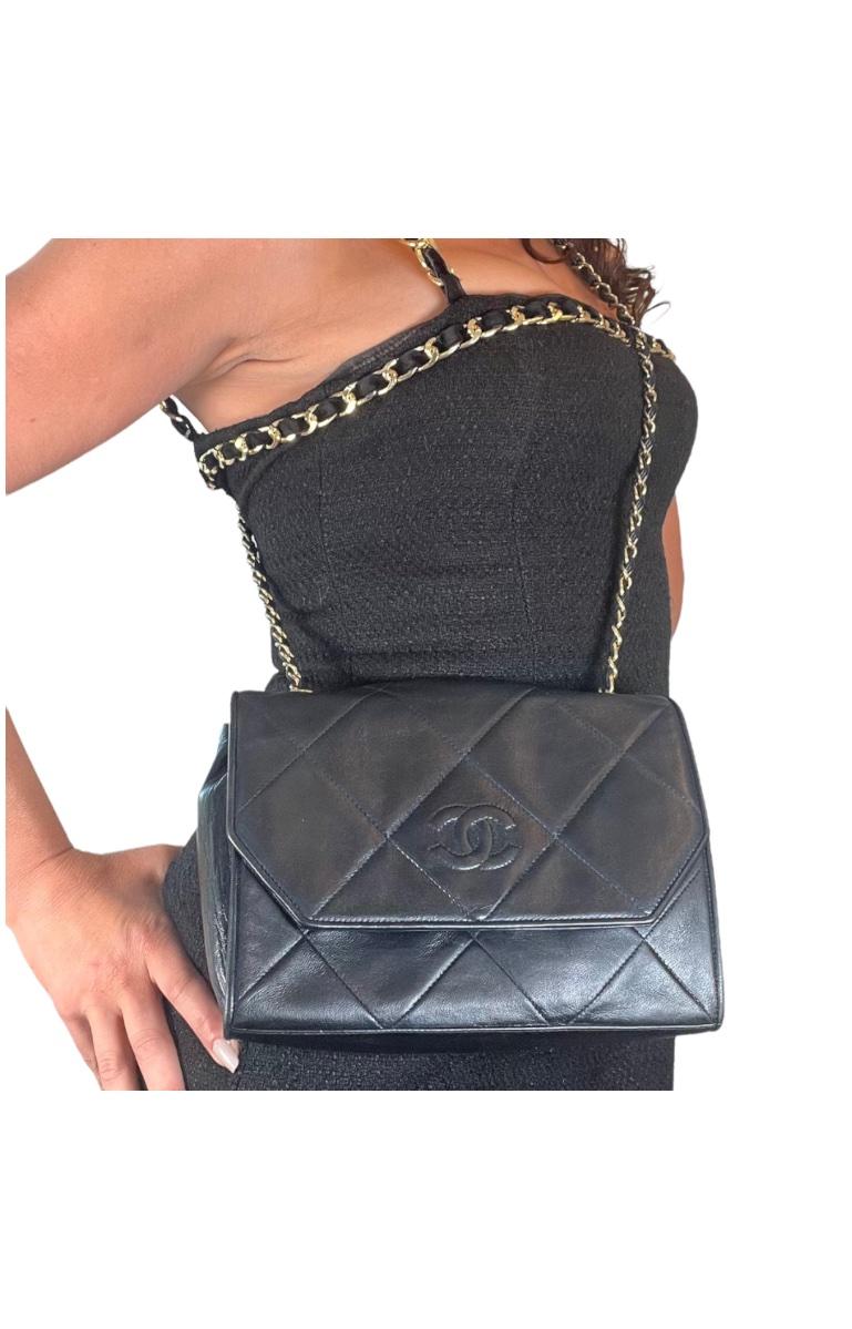CHANEL Lambskin CC Diamond Flap Bag

Made in Italy,

FEATURES

Black Lambskin Quilted Exterior
Embossed CC Logo
Leather Interior
Dimensions 9”x7.25”x2.5”
FITS ANY SIZE PHONE

Excellent Condition- Some minor signs of wear 

Comes with Authenticity