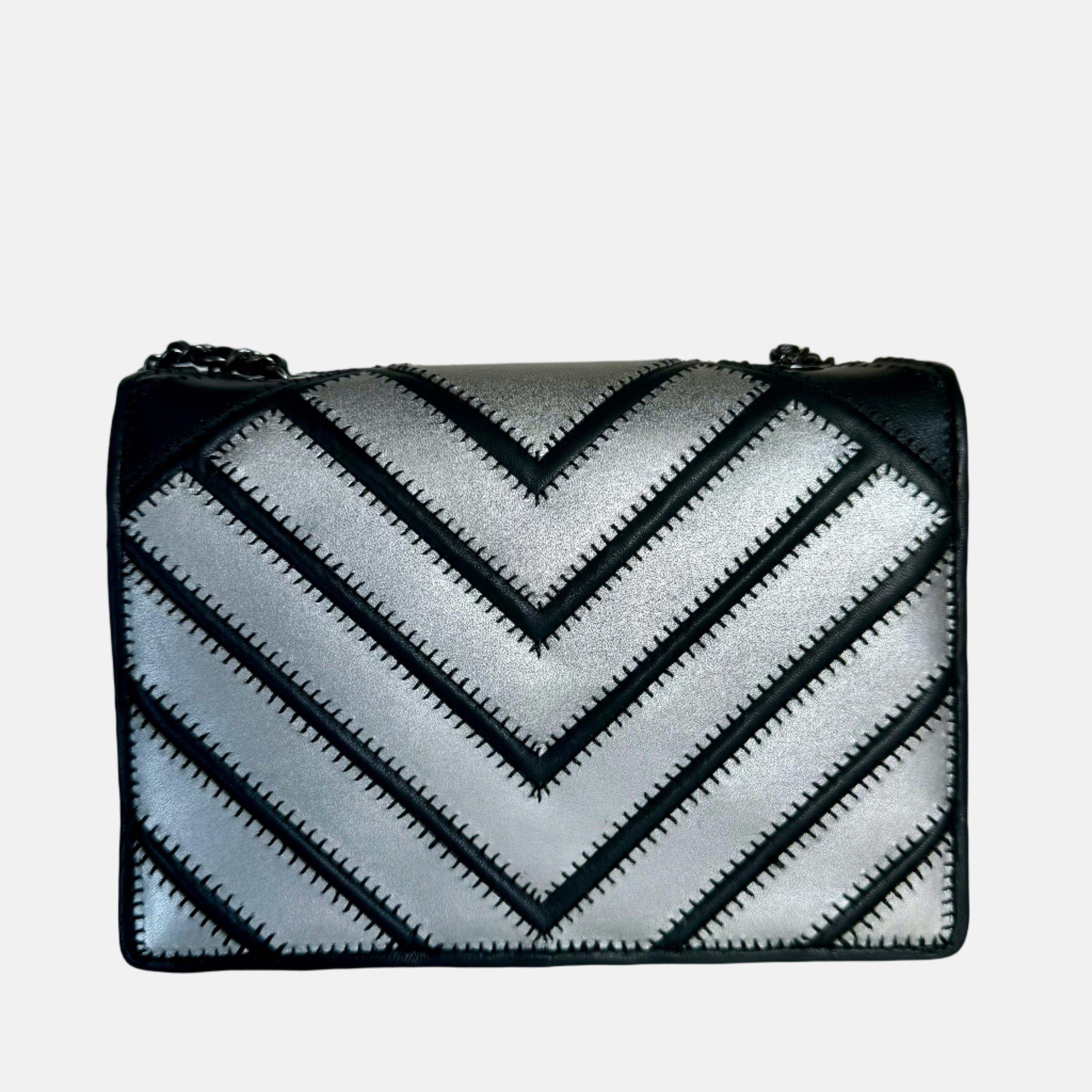 Chanel Lambskin Chevron Quilted Small Couture Flap Black Silver, 2016-2017 In Good Condition For Sale In AUBERVILLIERS, FR