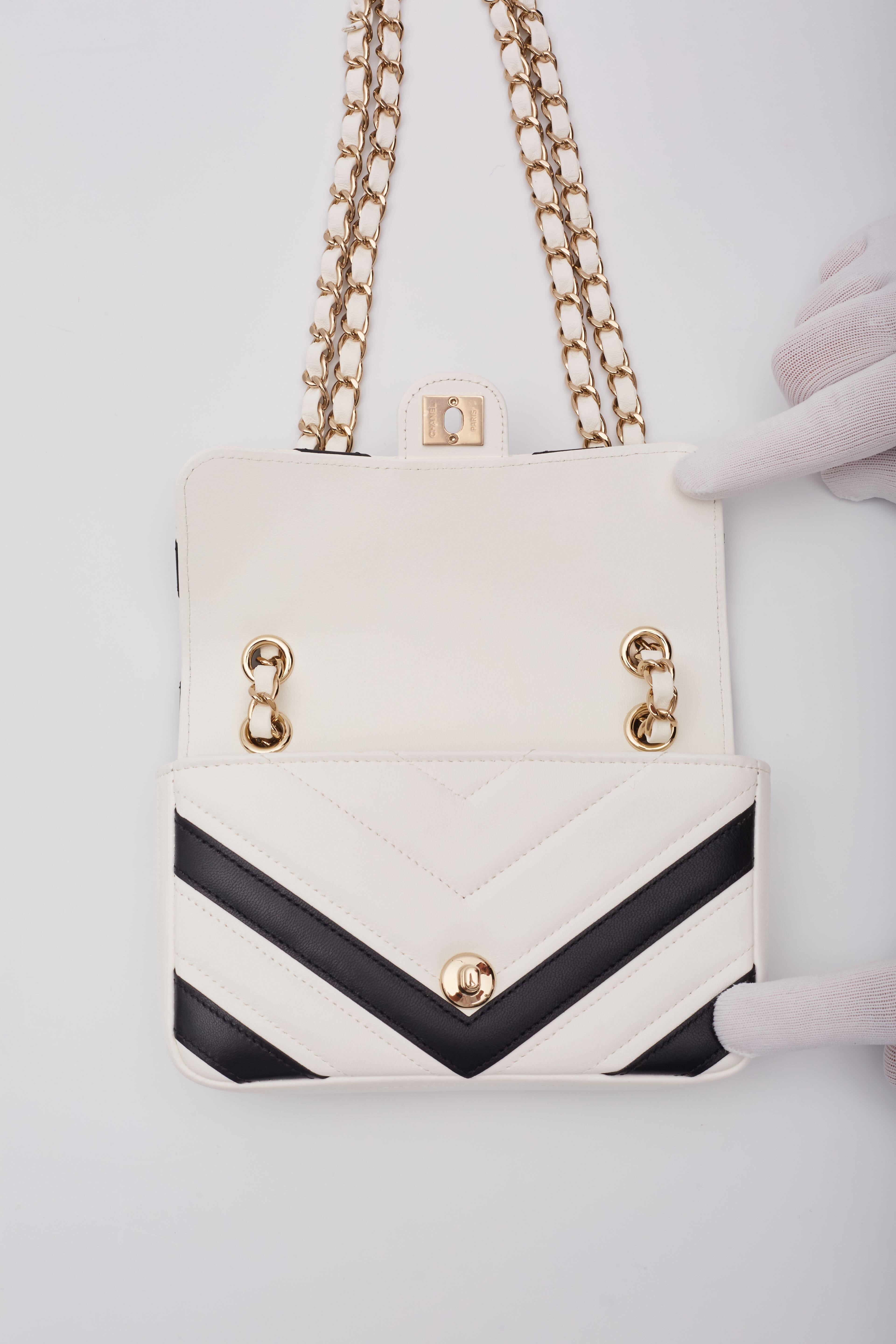 Chanel Lambskin Chevron Stitched White Black Flap Bag For Sale 4