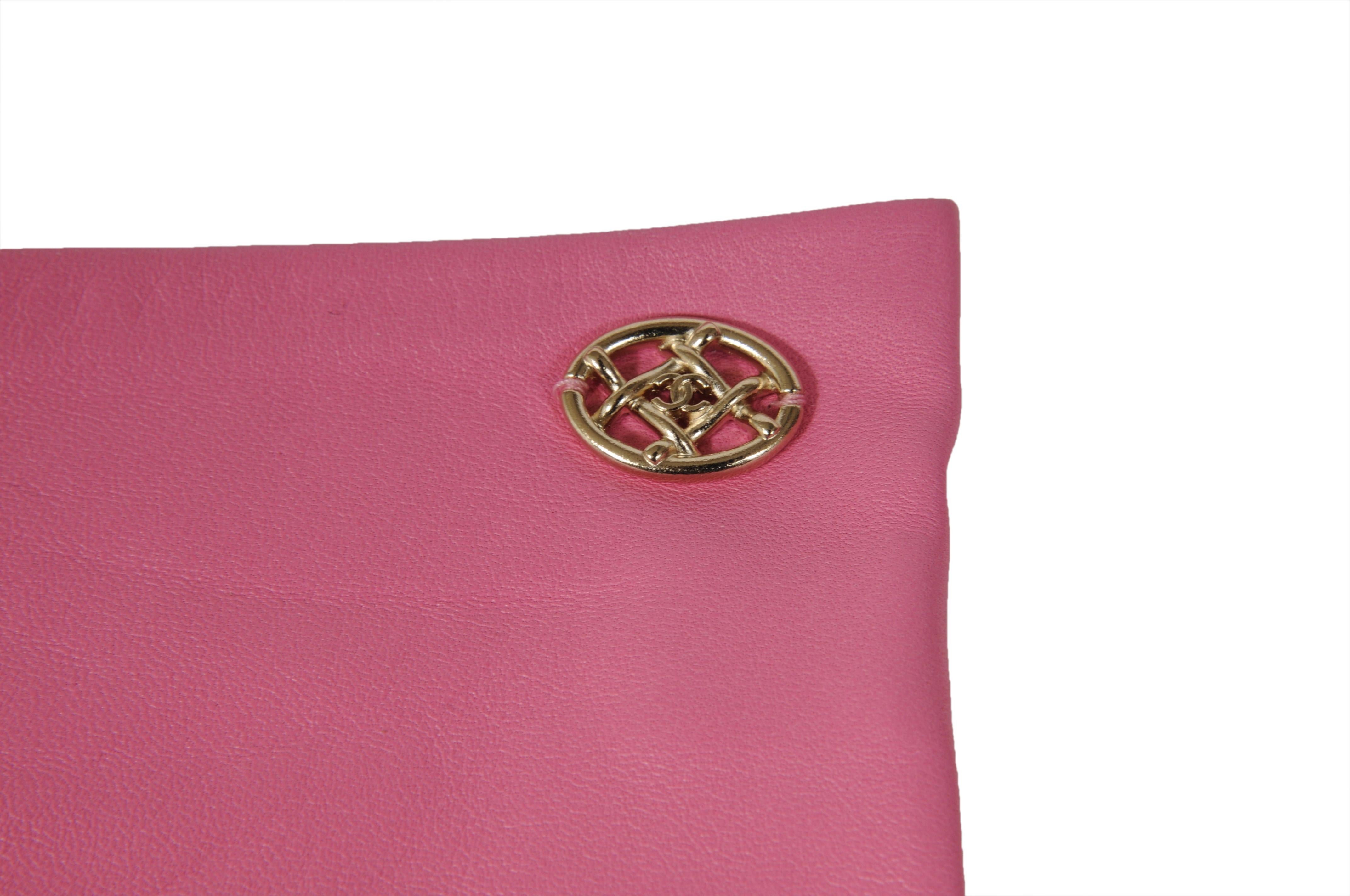 Chanel Lammfell Fingerlose C Long Handschuhe Rosa Größe 8 18k Gold CC Logo für Damen oder Herren im Angebot