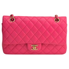 Chanel Piel de cordero Fucsia Acolchado Bolso Clásico Mediano con Doble Solapa