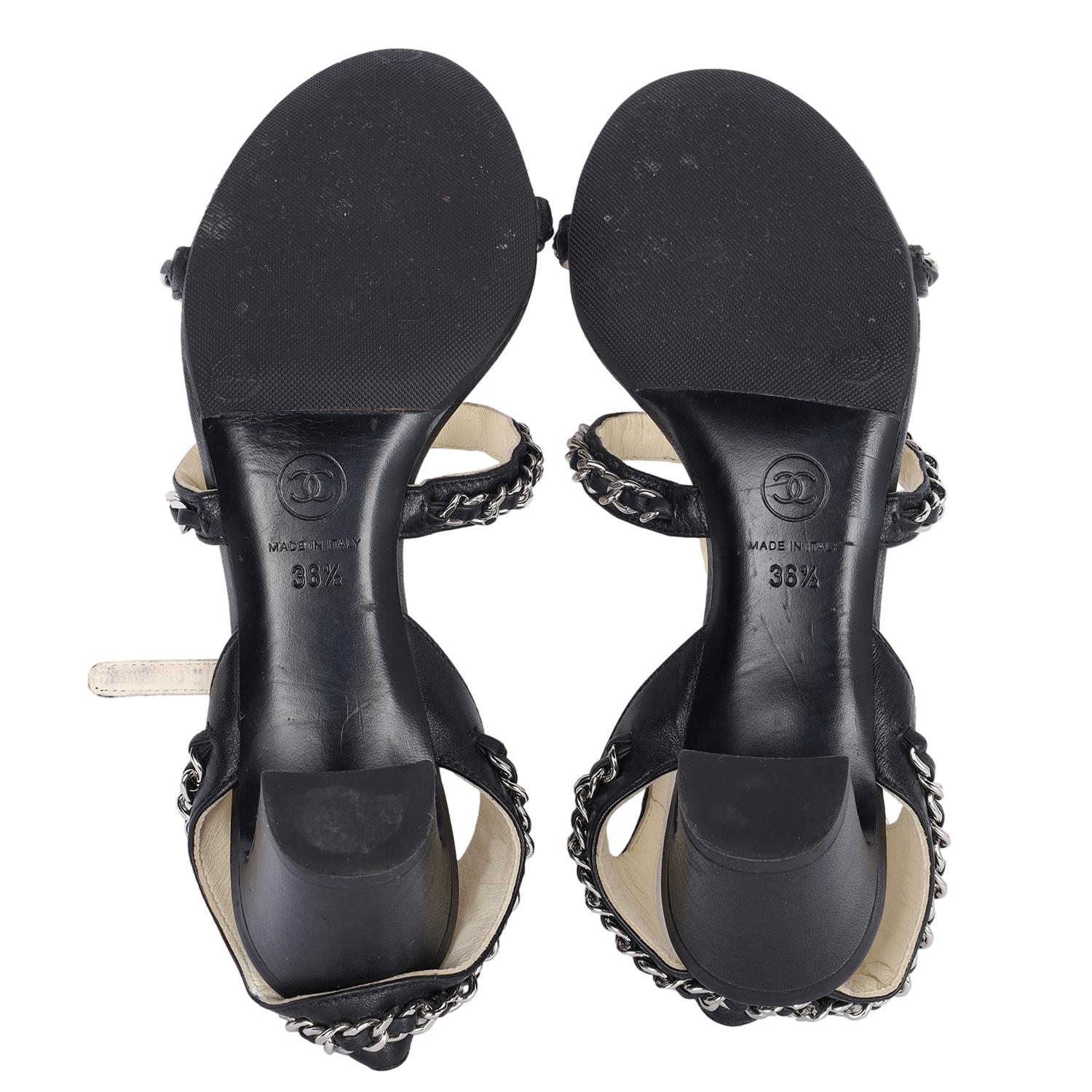 CHANEL Sandalias gladiadoras de piel de cordero con cadena 36.5 Negro en venta 6