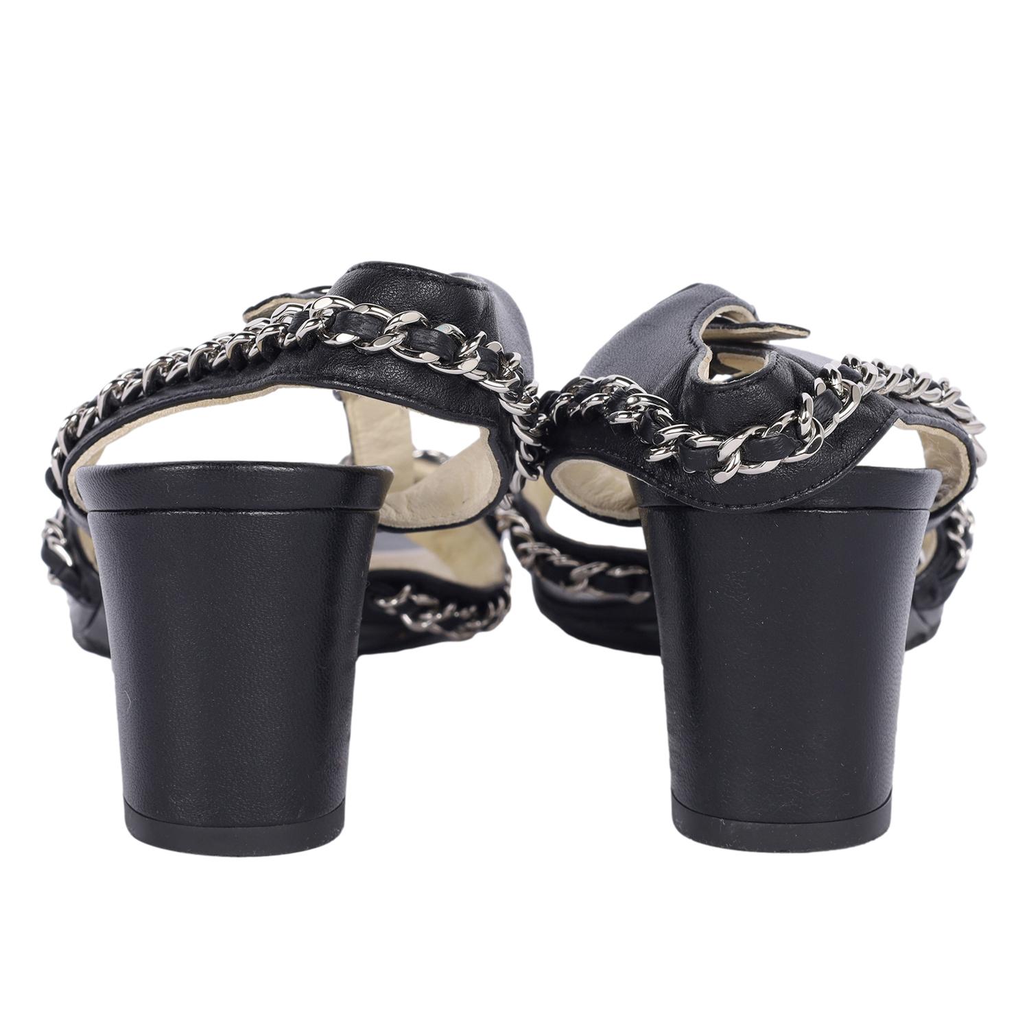 CHANEL Sandalias gladiadoras de piel de cordero con cadena 36.5 Negro en venta 1