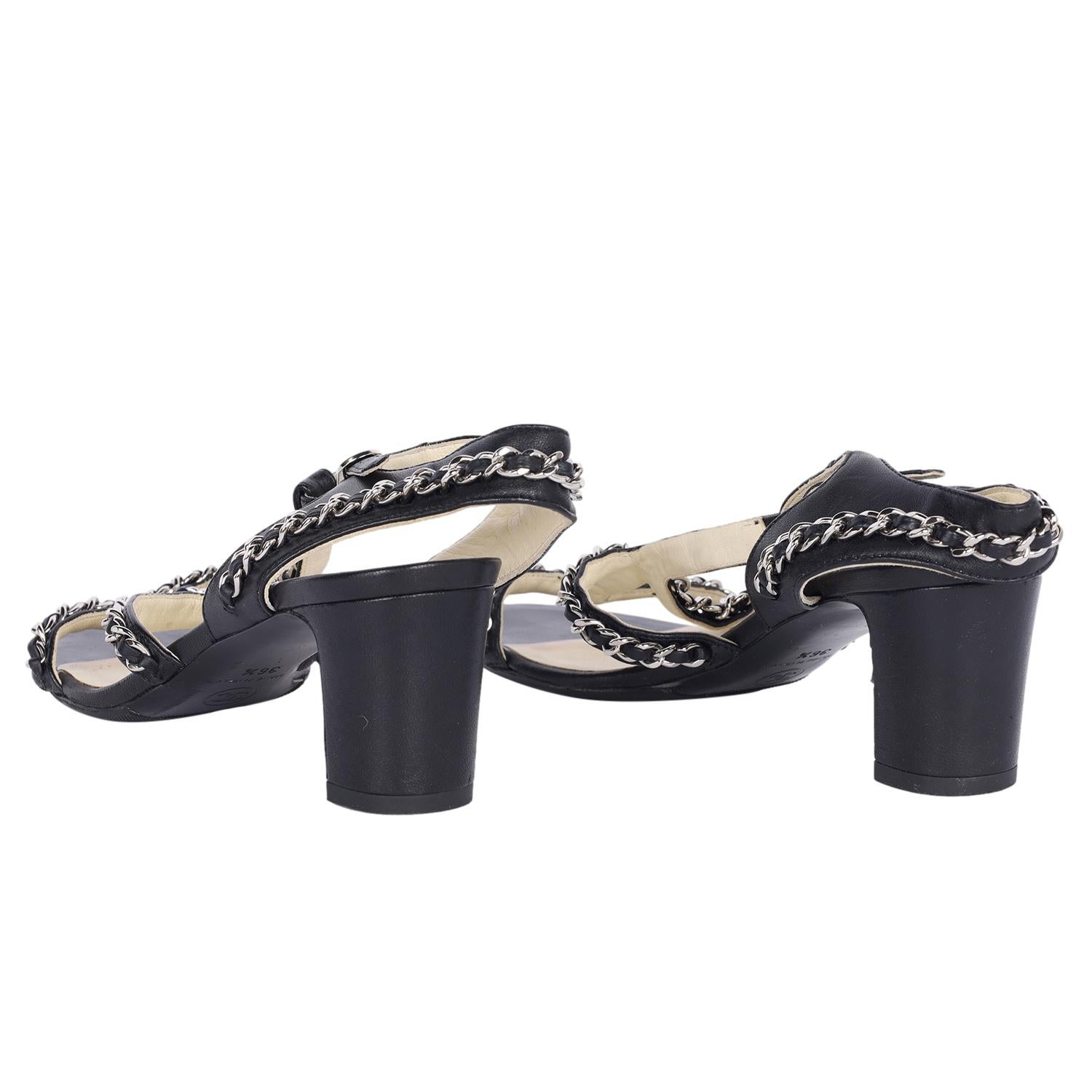 CHANEL Sandalias gladiadoras de piel de cordero con cadena 36.5 Negro en venta 2