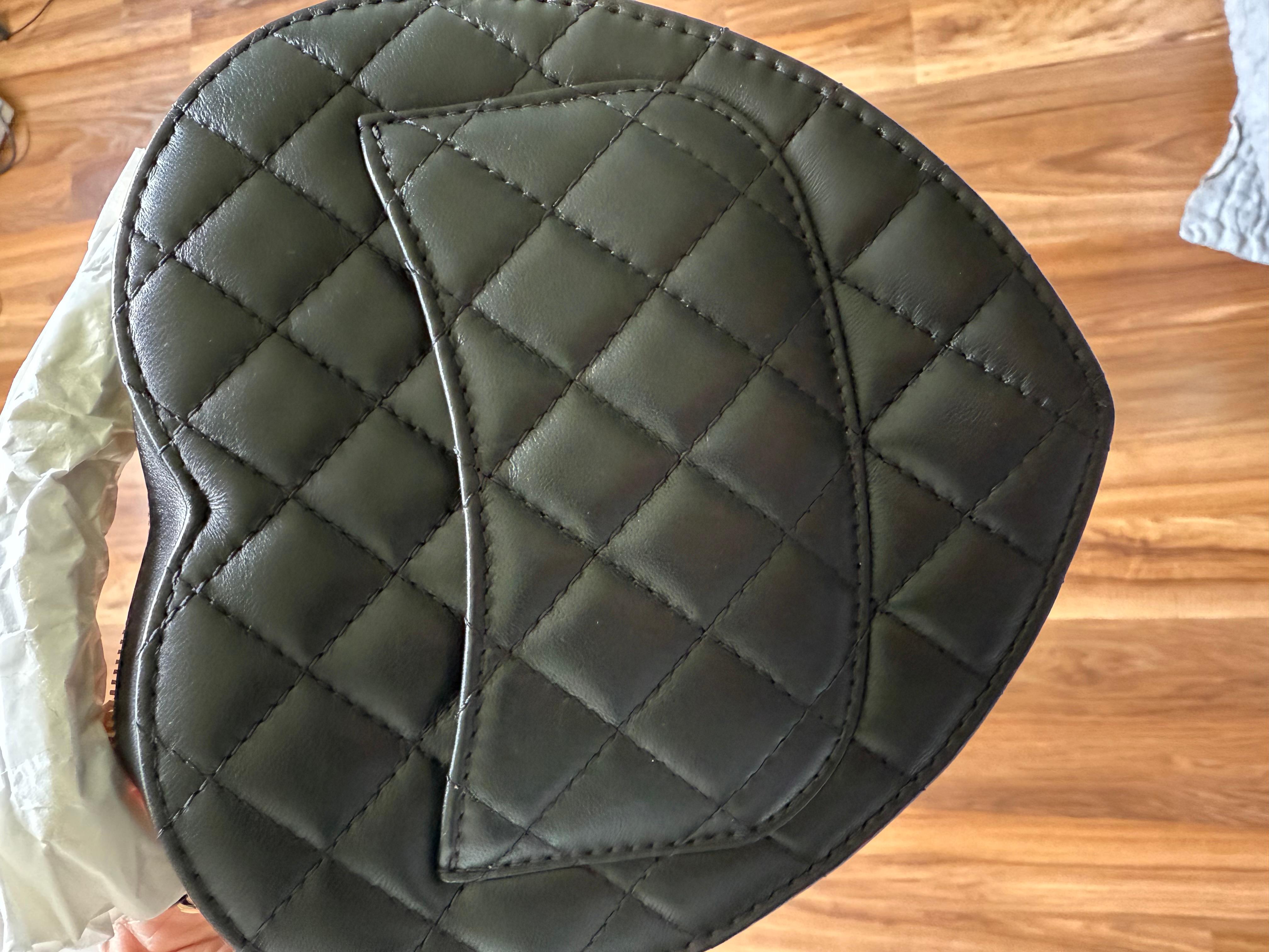 CHANEL Lambskin Gold-Tone Hardware Heart Handbag NEW With Tags For Sale 2