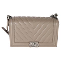 Chanel Lammfell Grau Chevron Neu Medium Boy Bag