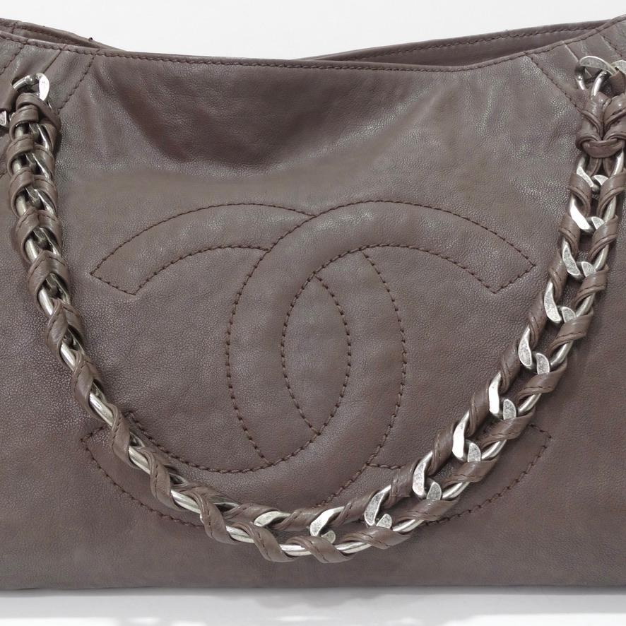 Beautiful vintage Chanel Lambskin tote bag with silver chain hardware! Featuring a magnetic button closure, three inner pockets and a signature Chanel thick chain strap with leather braiding. The center has a classic Chanel double 'C' logo stitched