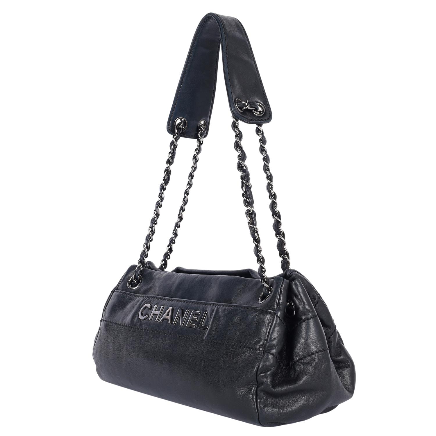 Donna Chanel, borsa a fisarmonica in pelle d'agnello Lax Nero in vendita