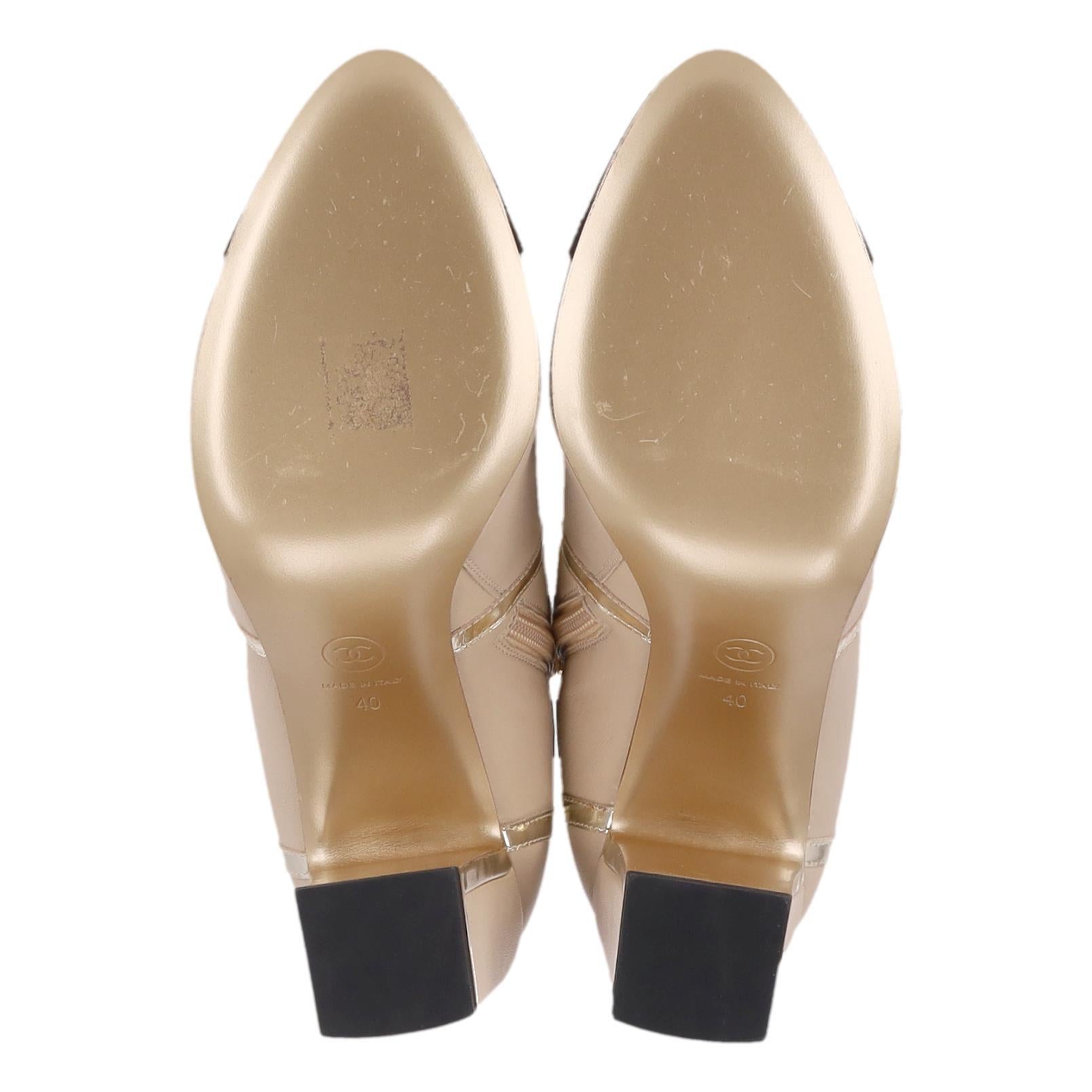 Stivaletti Chanel in pelle di agnello con rifiniture in gros-grain &  Tacchi con logo 'CC in vendita 1