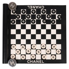 Buffet Chanel en cuir d'agneau et résine plaqué argent en édition limitée