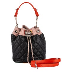 Chanel Cuba Bucket aus gestepptem Lammfell