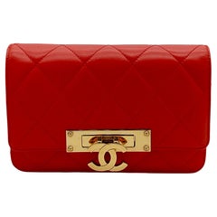 Chanel Lammfell gesteppt Golden Class Brieftasche an Kette - '10er Jahre