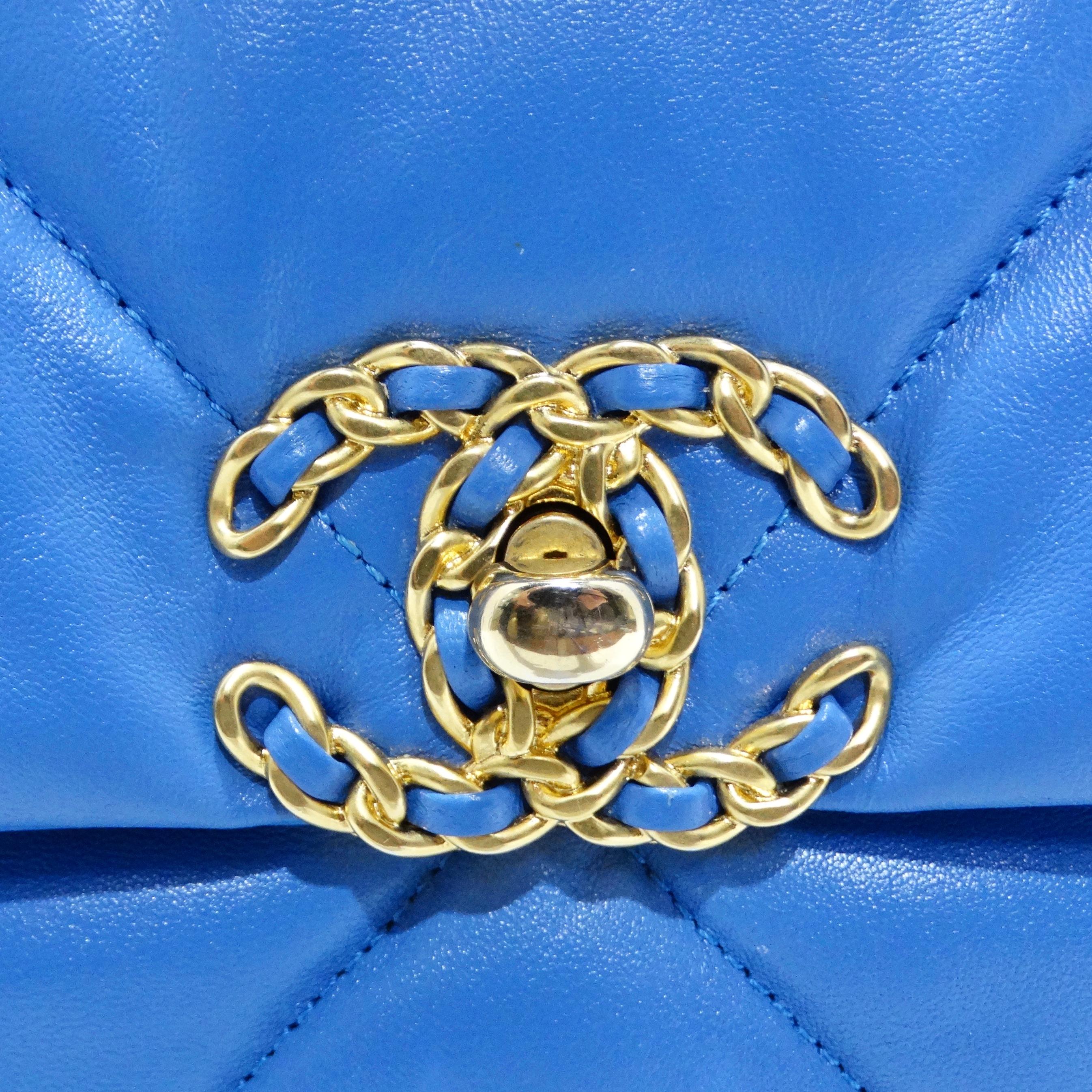 Chanel Lammfell gesteppte Medium 19 Klappentasche Blau im Zustand „Hervorragend“ im Angebot in Scottsdale, AZ