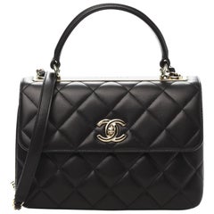 CHANEL Sac en cuir d'agneau matelassé Petit sac à rabat à double poignée CC tendance Noir