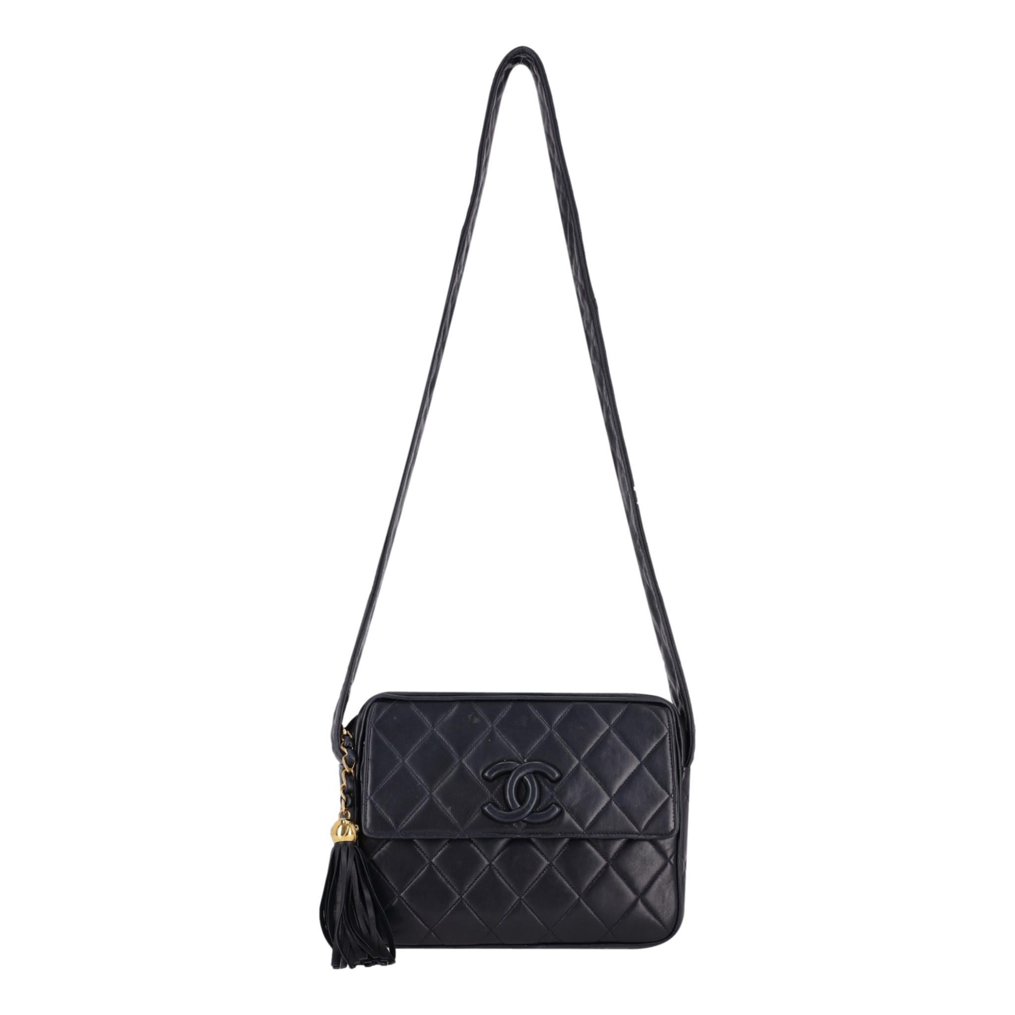 Chanel Lambskin Quilted Tassel Detail Camera Crossbody Bag

Black camera bag crafted from signature diamonds quilted lambskin leather.

Featuring 'CC' logo to the front and gold hardware with 'CC' logo gold bowl detailed tassel to the side.

Leather