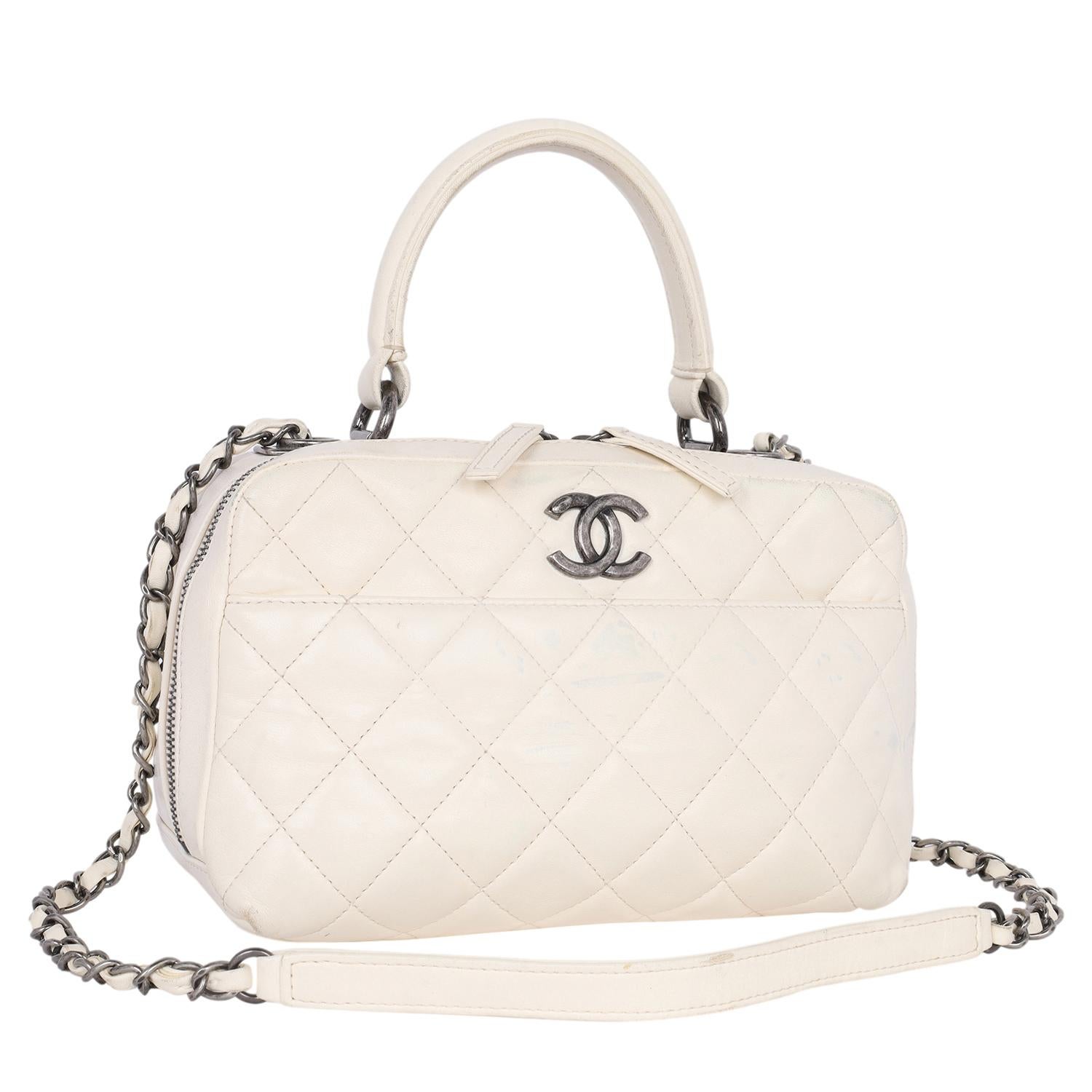 Chanel Lambskin Quilted Top Handle Vanity Case White In Good Condition For Sale In Salt Lake Cty, UT
